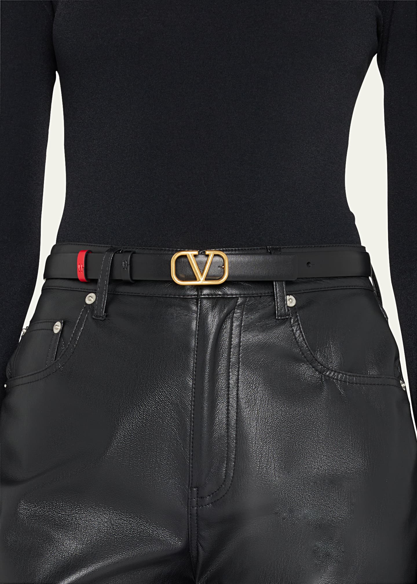 VLogo leather belt