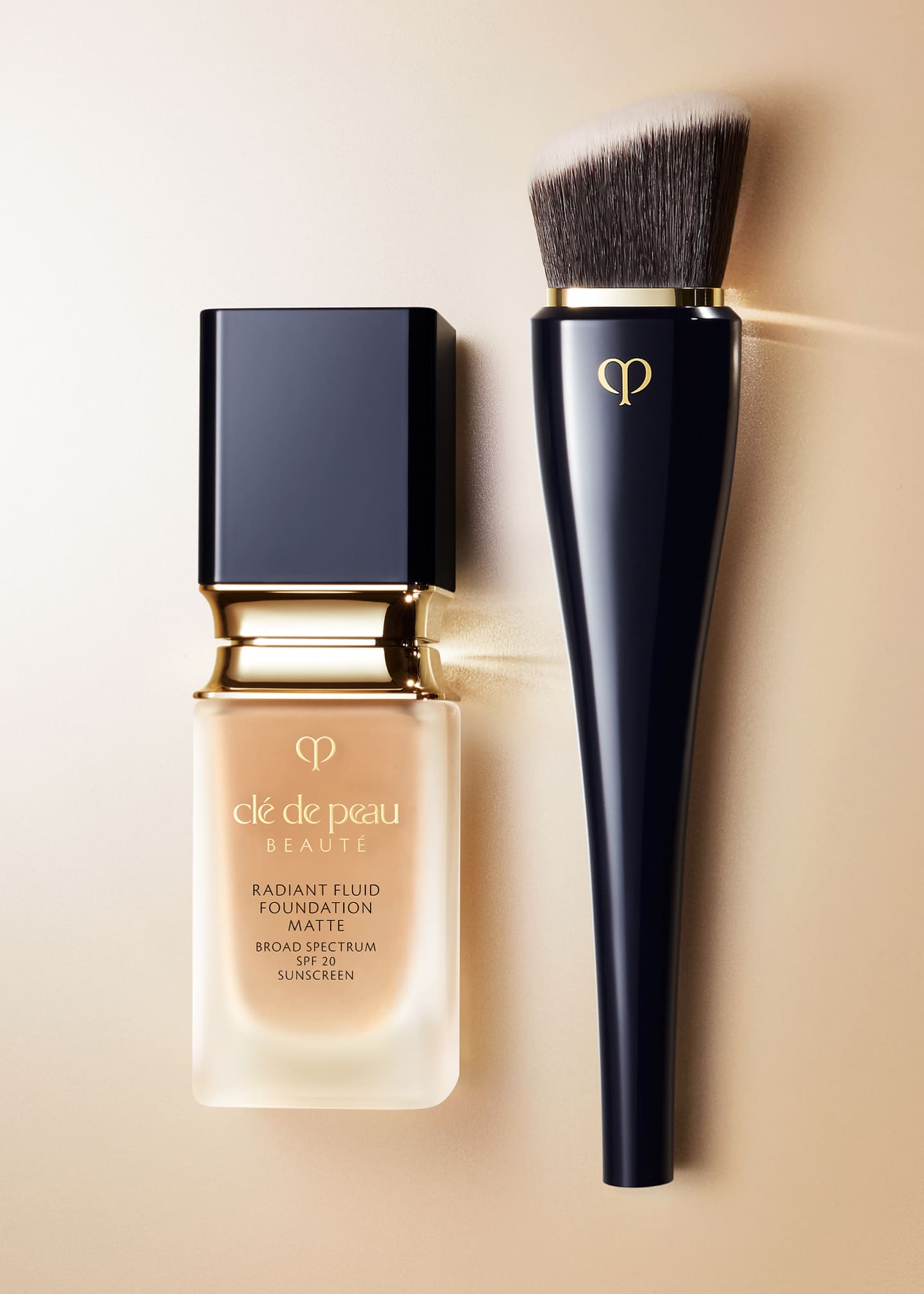 Cle de Peau Beaute High Coverage Foundation Brush Image 2 of 2