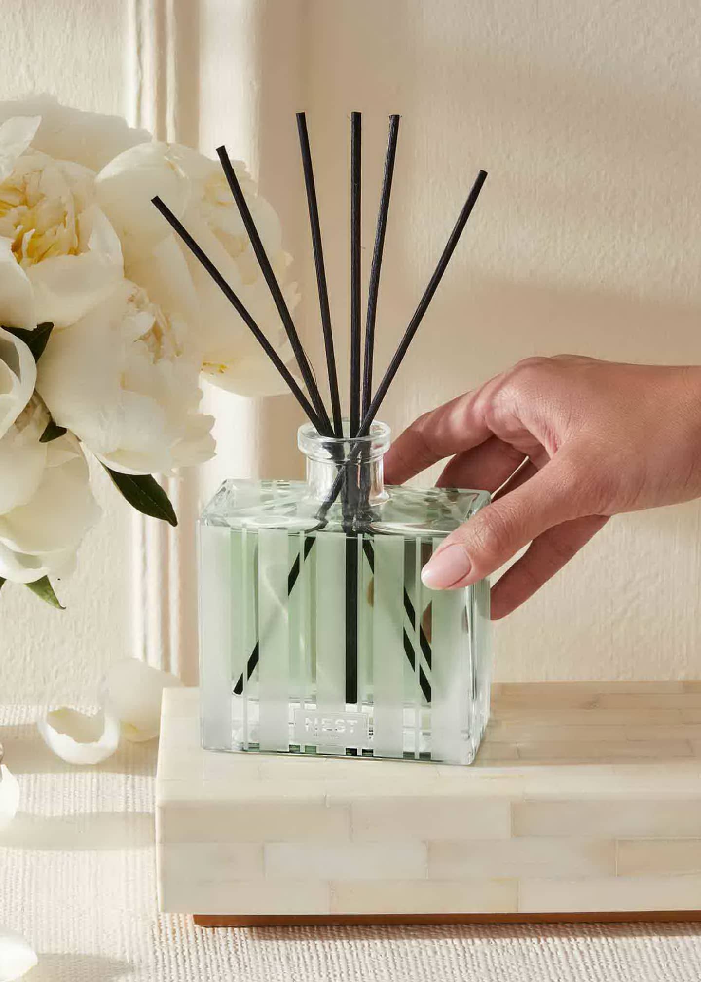 NEST New York 5.9 oz. Wild Mint & Eucalyptus Reed Diffuser Image 4 of 5