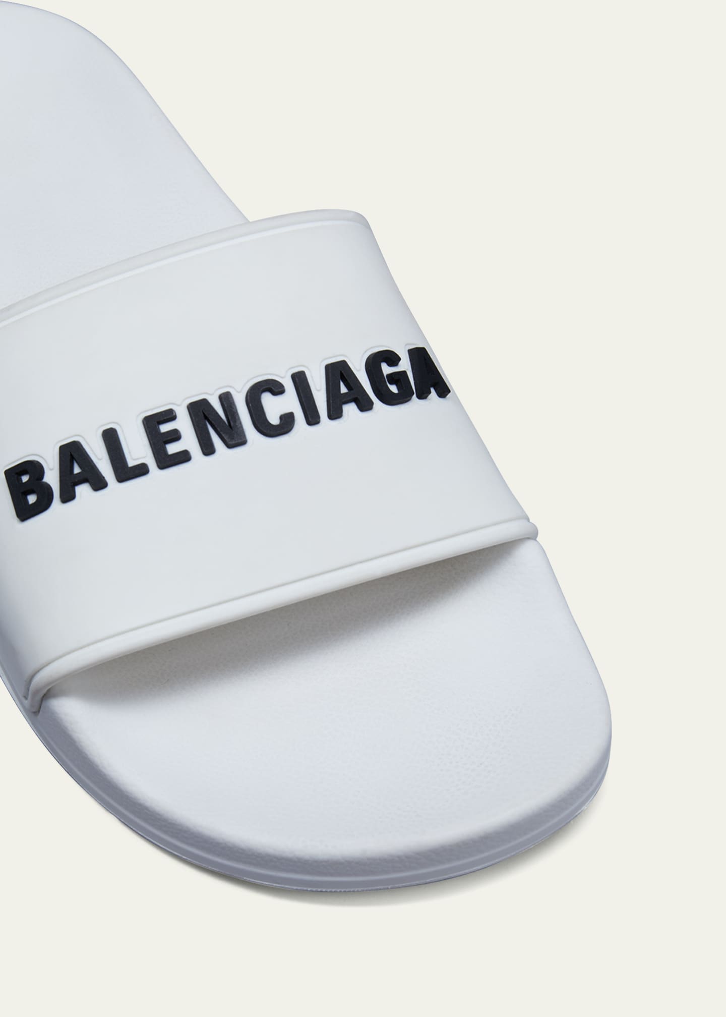 Pool スライドサンダル Balenciaga 3D ホワイトロゴ付き Balenciaga Logo Pool Slide Sandals, White - Bergdorf Goodman