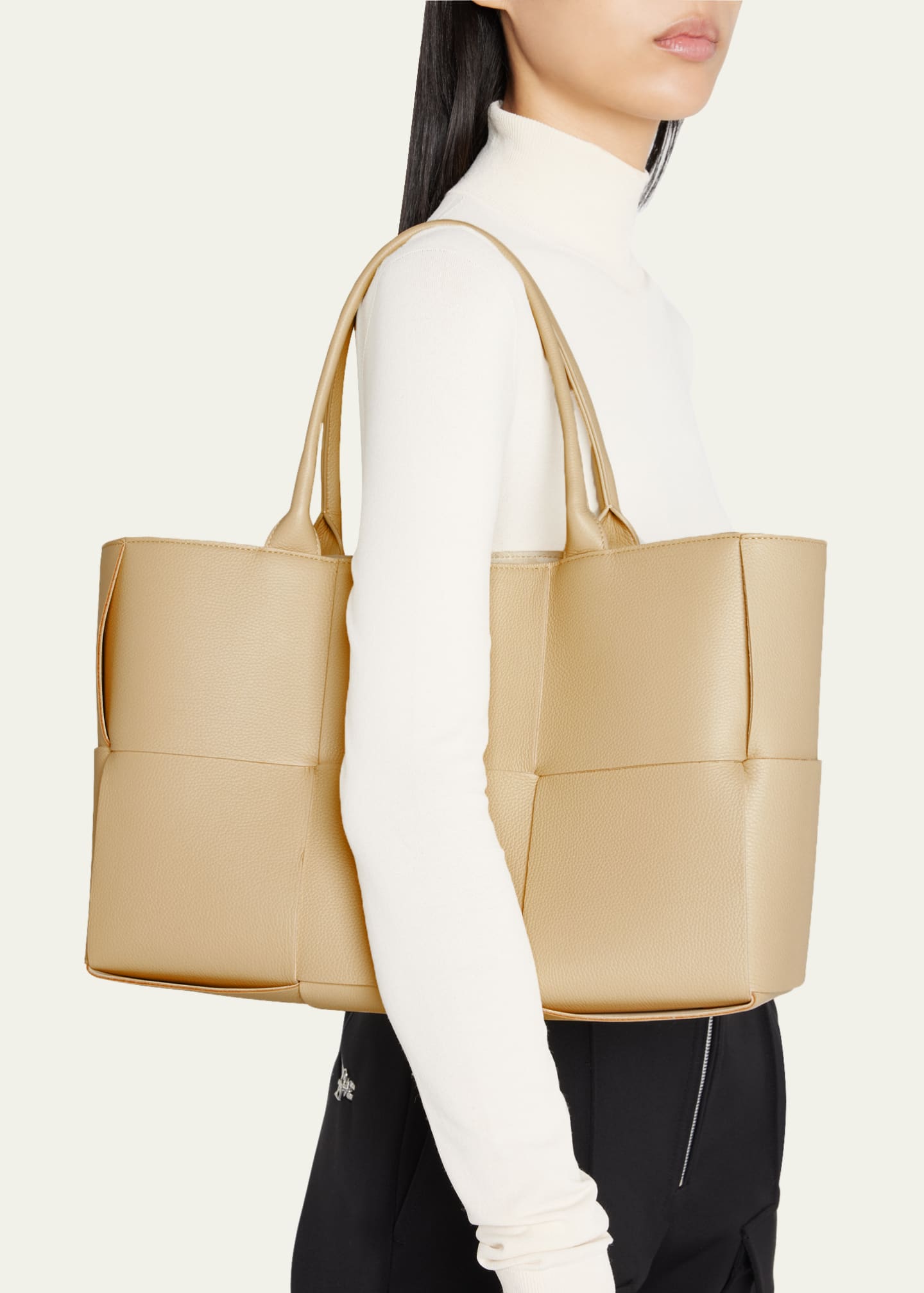 Bottega veneta medium arco sale