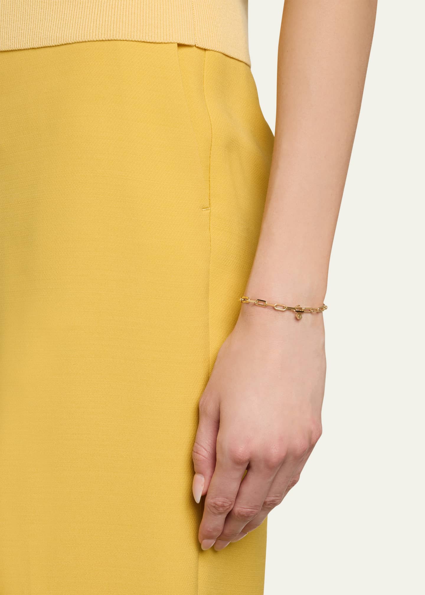 【BOTTEGA VENETA】Gold l Knot Keychain Bottega Veneta Gold Knot Keychain Bottega Veneta
