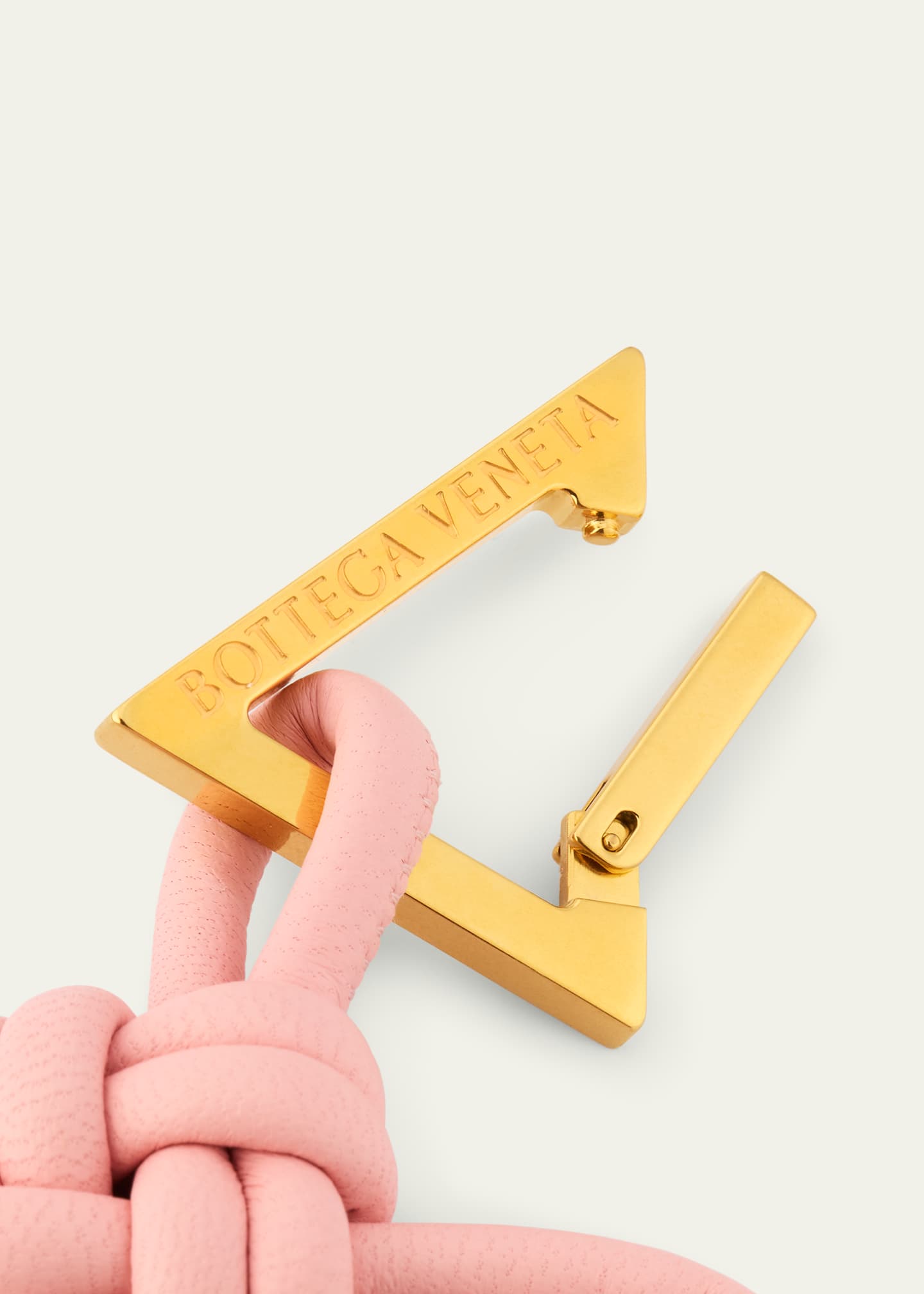 【BOTTEGA VENETA】Gold l Knot Keychain Bottega Veneta: Gold Metal Knot Keychain | SSENSE