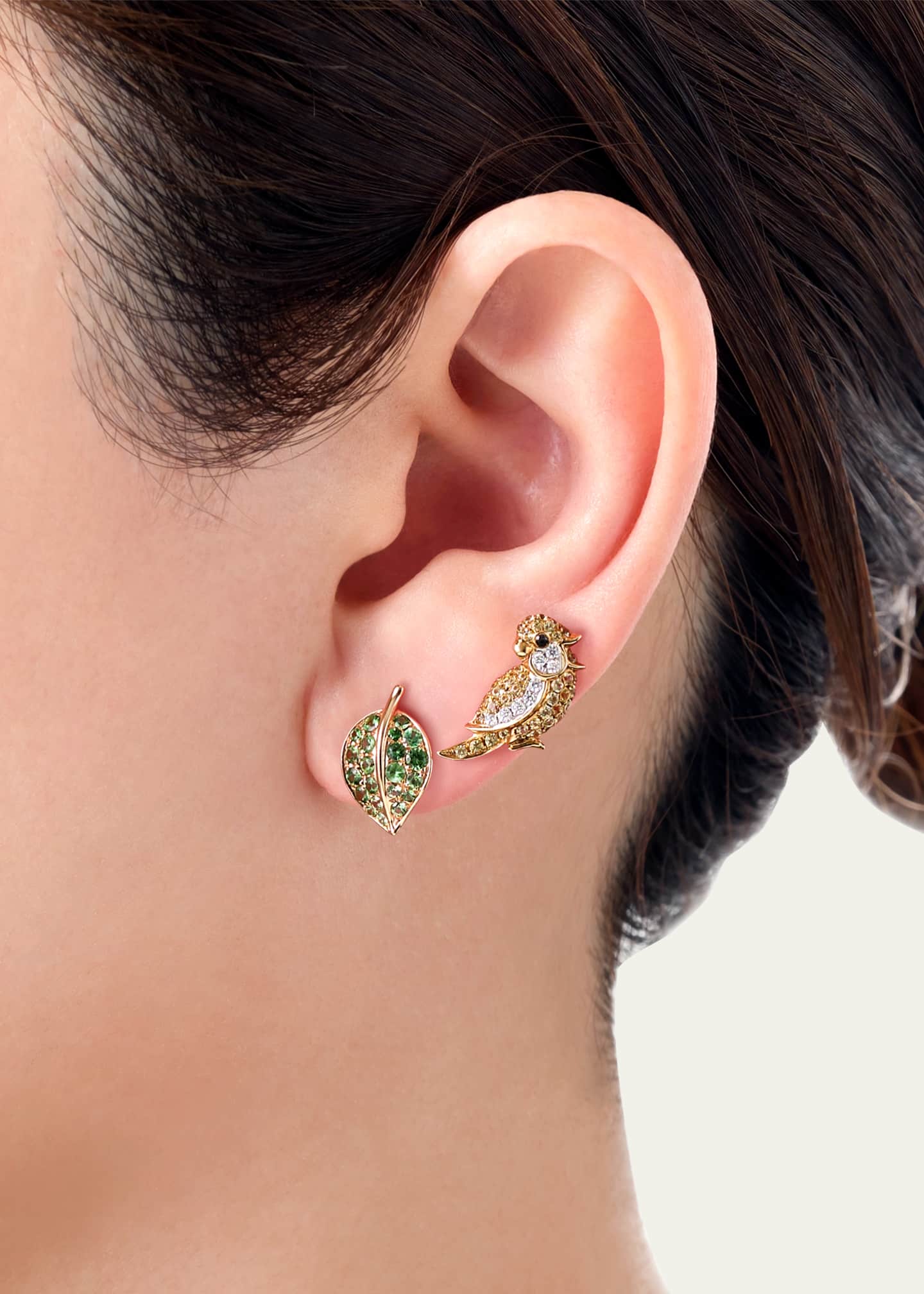 18k Yellow Gold Little Bird Single Left Earring With Black And White Diamond And Yellow Sapphire