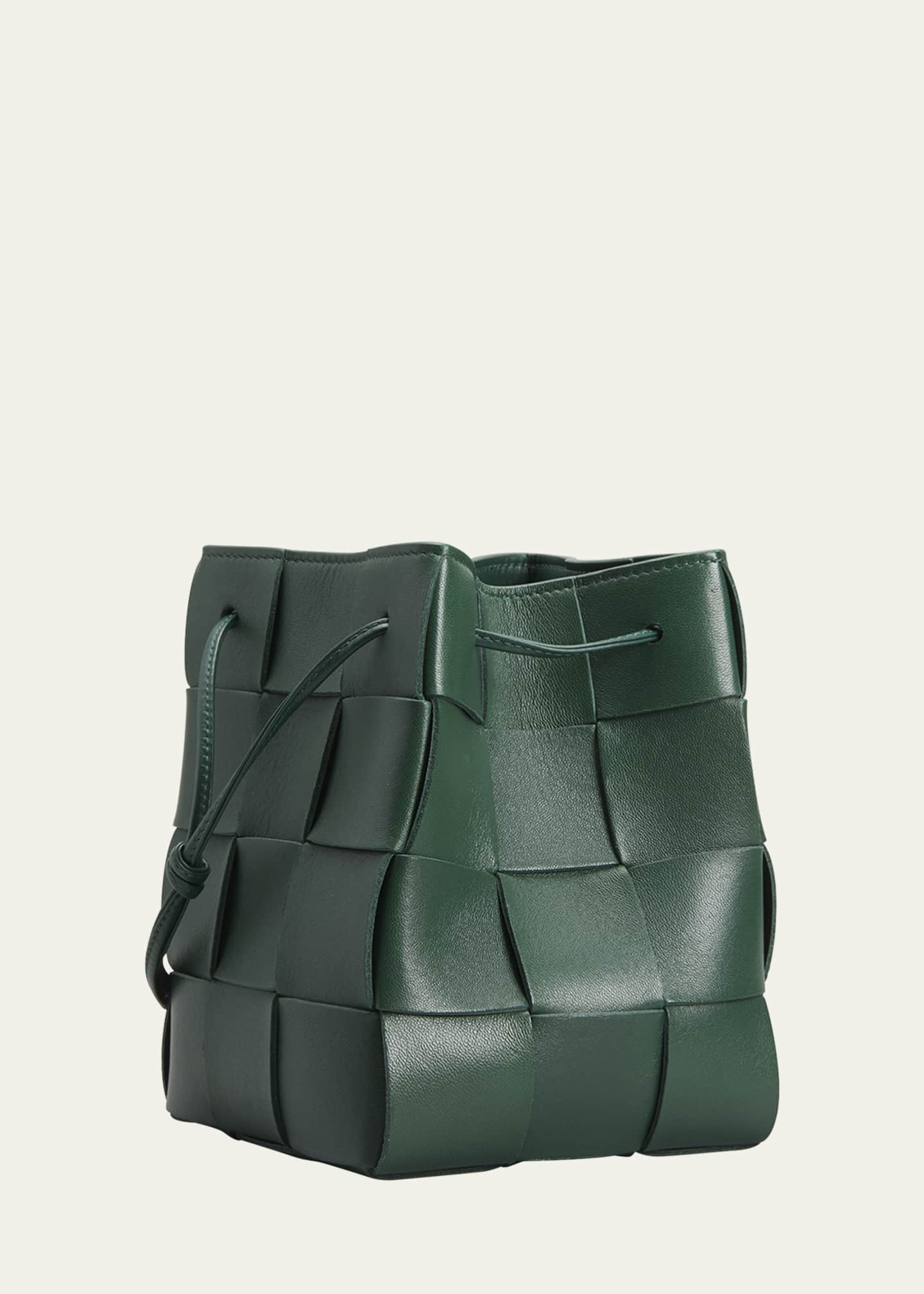 【限定】BOTTEGA VENETA CASSETTE BUCKET BAG Bottega Veneta Cassette Intrecciato Leather Bucket Bag - Bergdorf