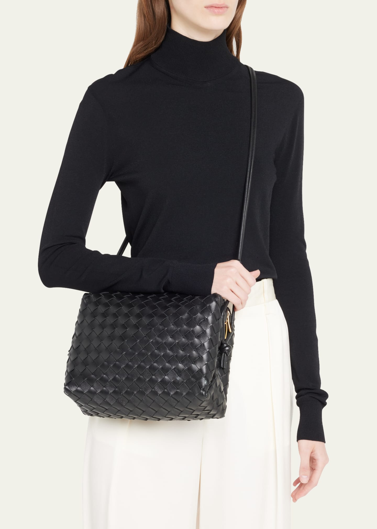 Bottega veneta medium loop bag deals