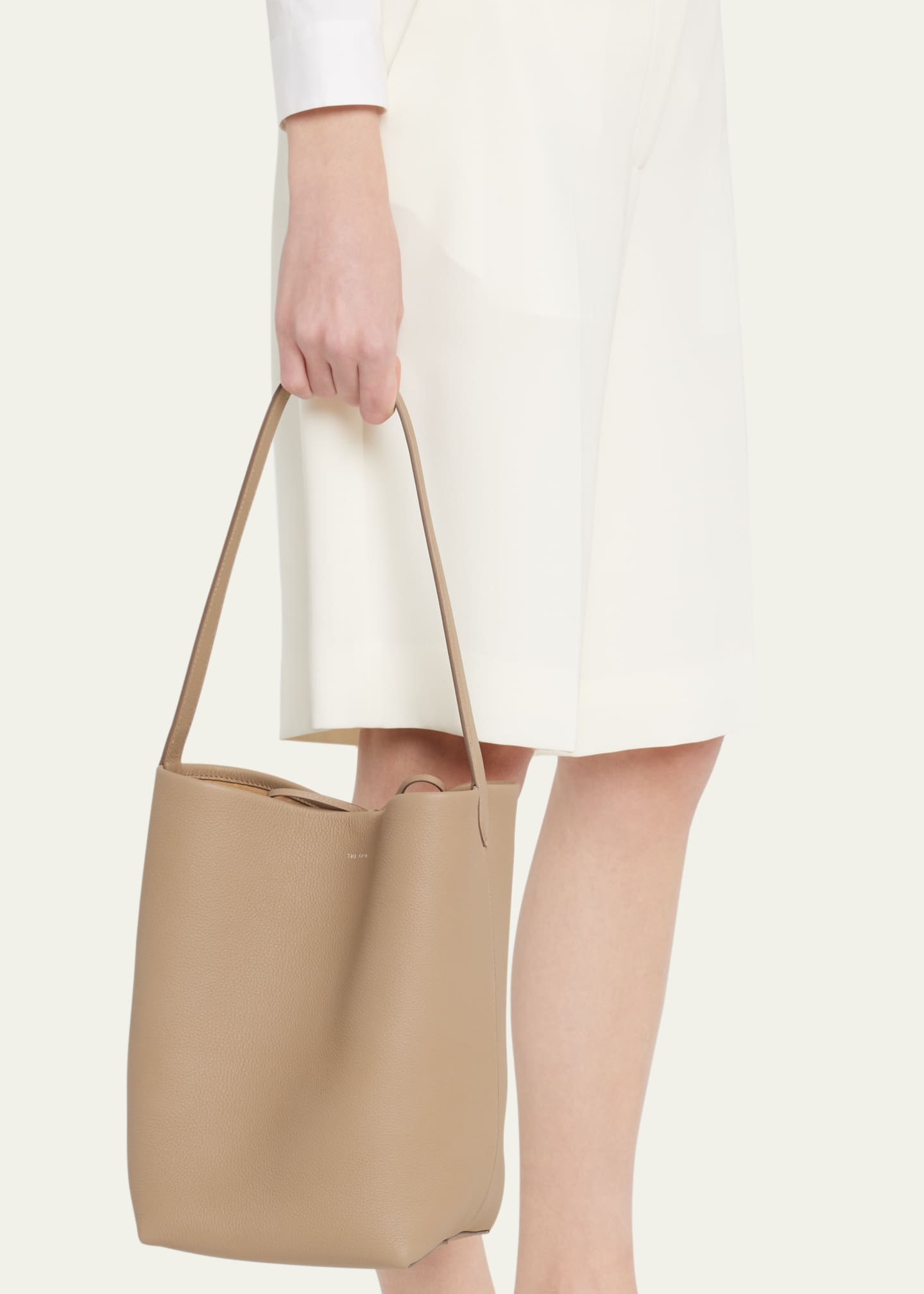THE ROW N/S Park Tote Medium in Lux Grained Calfksin Image 2 of 6