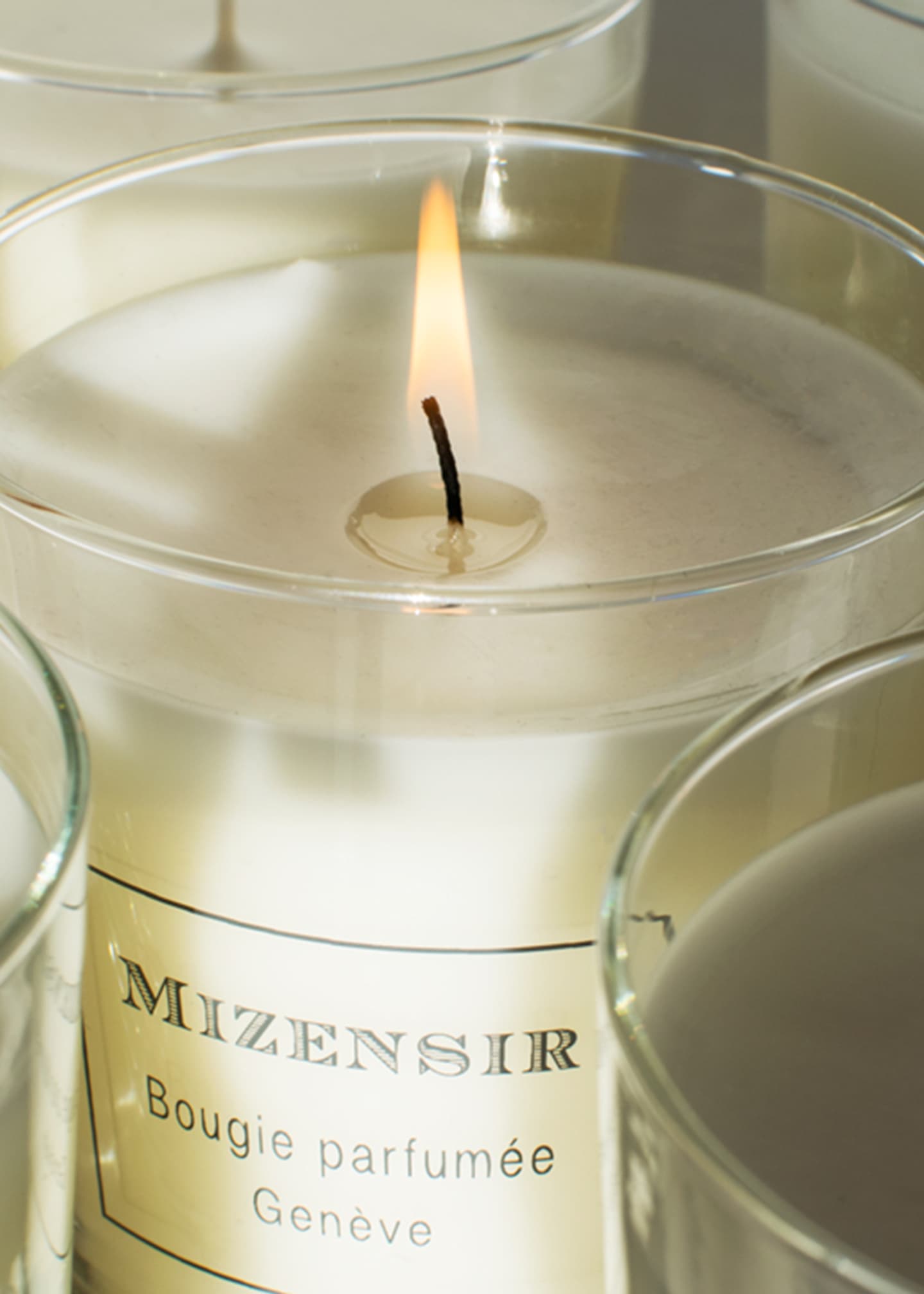Mizensir 8 oz. Flocon de Neige Seasonal Candle Image 3 of 3