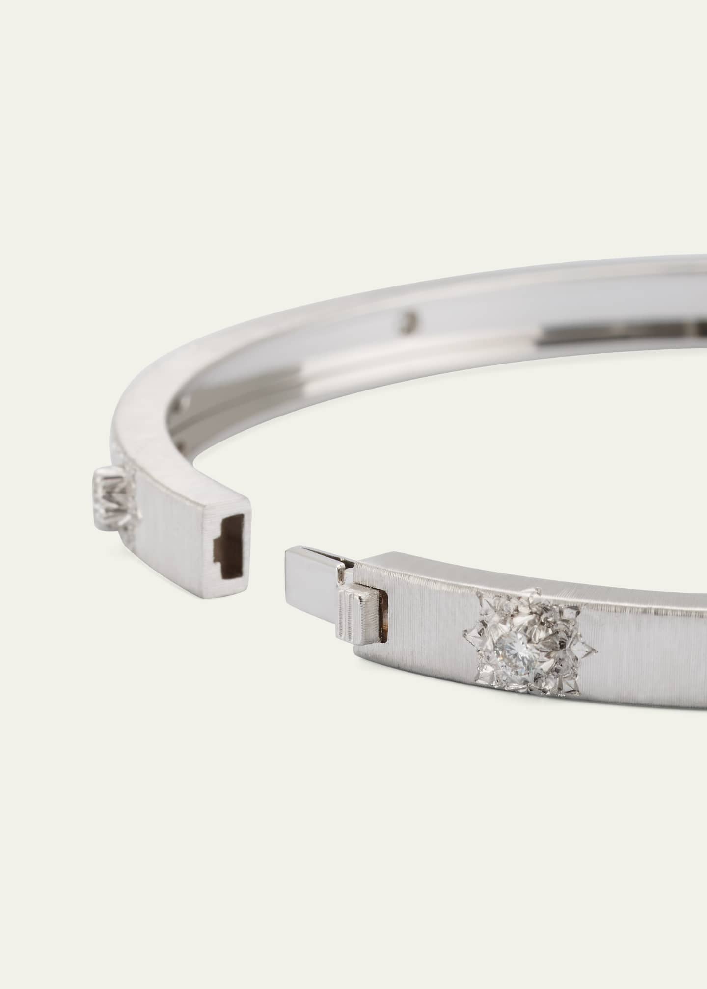 Buccellati Macri Classica Bangle, White Gold, 5mm Image 4 of 4