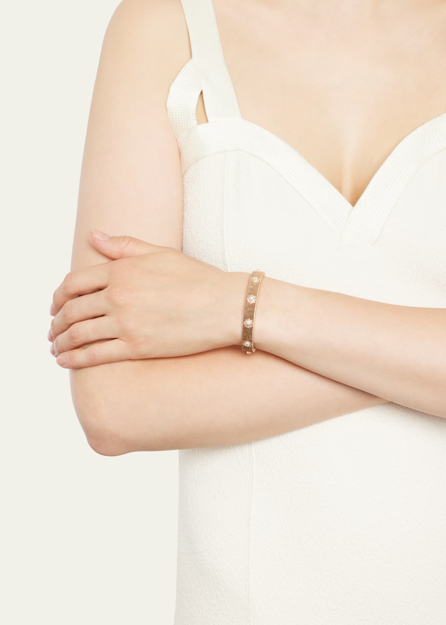 Buccellati Macri Classica Bangle, Rose Gold, 8mm Image 2 of 4