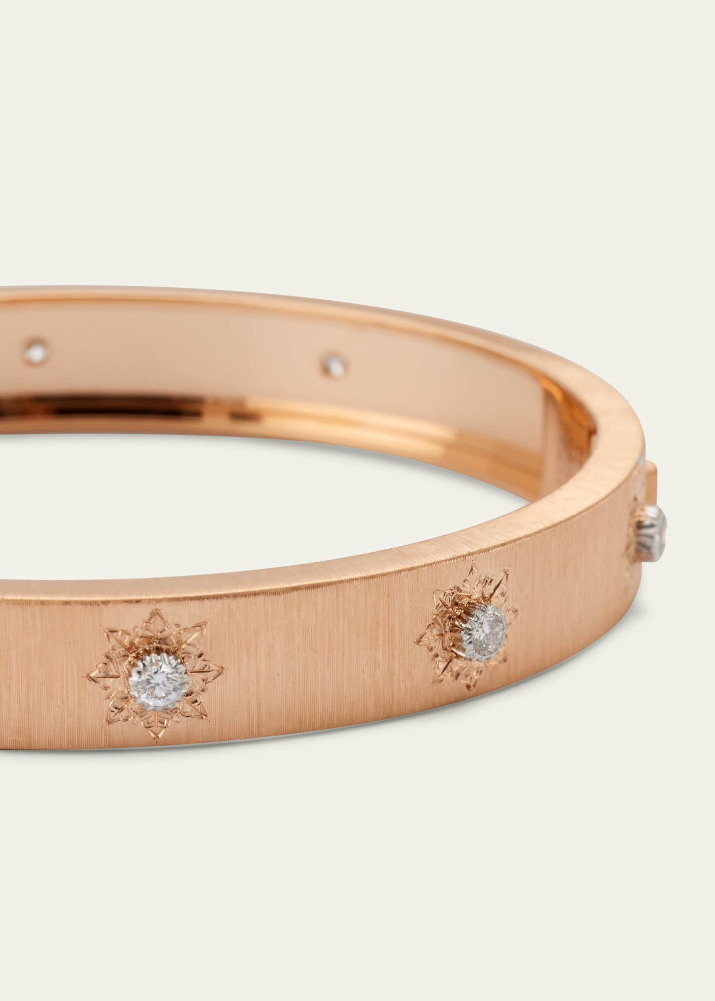Buccellati Macri Classica Bangle, Rose Gold, 8mm Image 3 of 4
