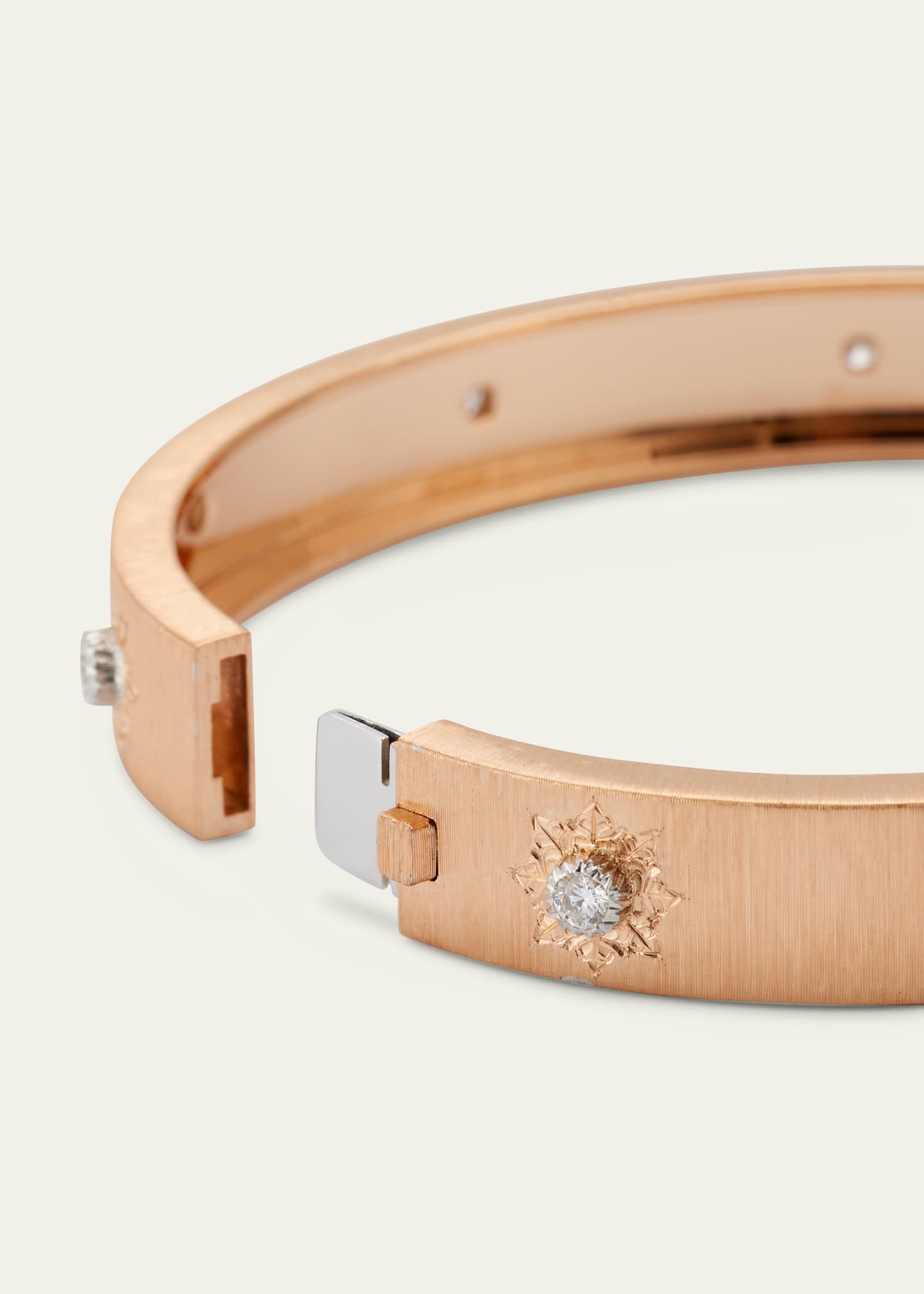 Buccellati Macri Classica Bangle, Rose Gold, 8mm Image 4 of 4