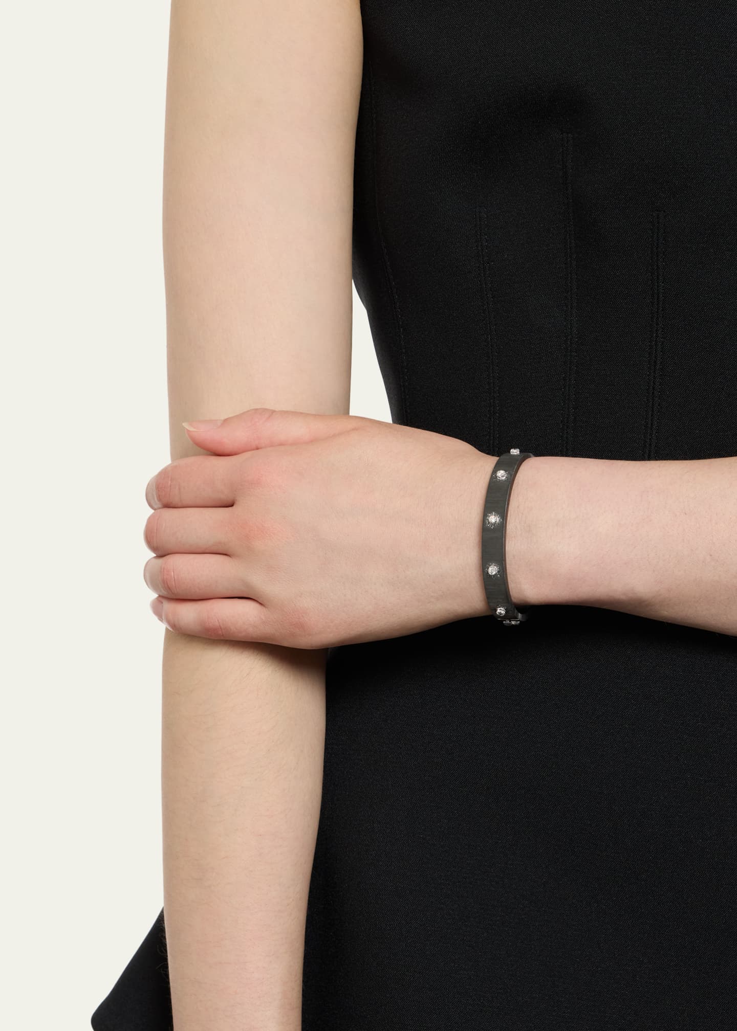 Buccellati Macri Classica Bangle, Black Gold, 8mm Image 2 of 4