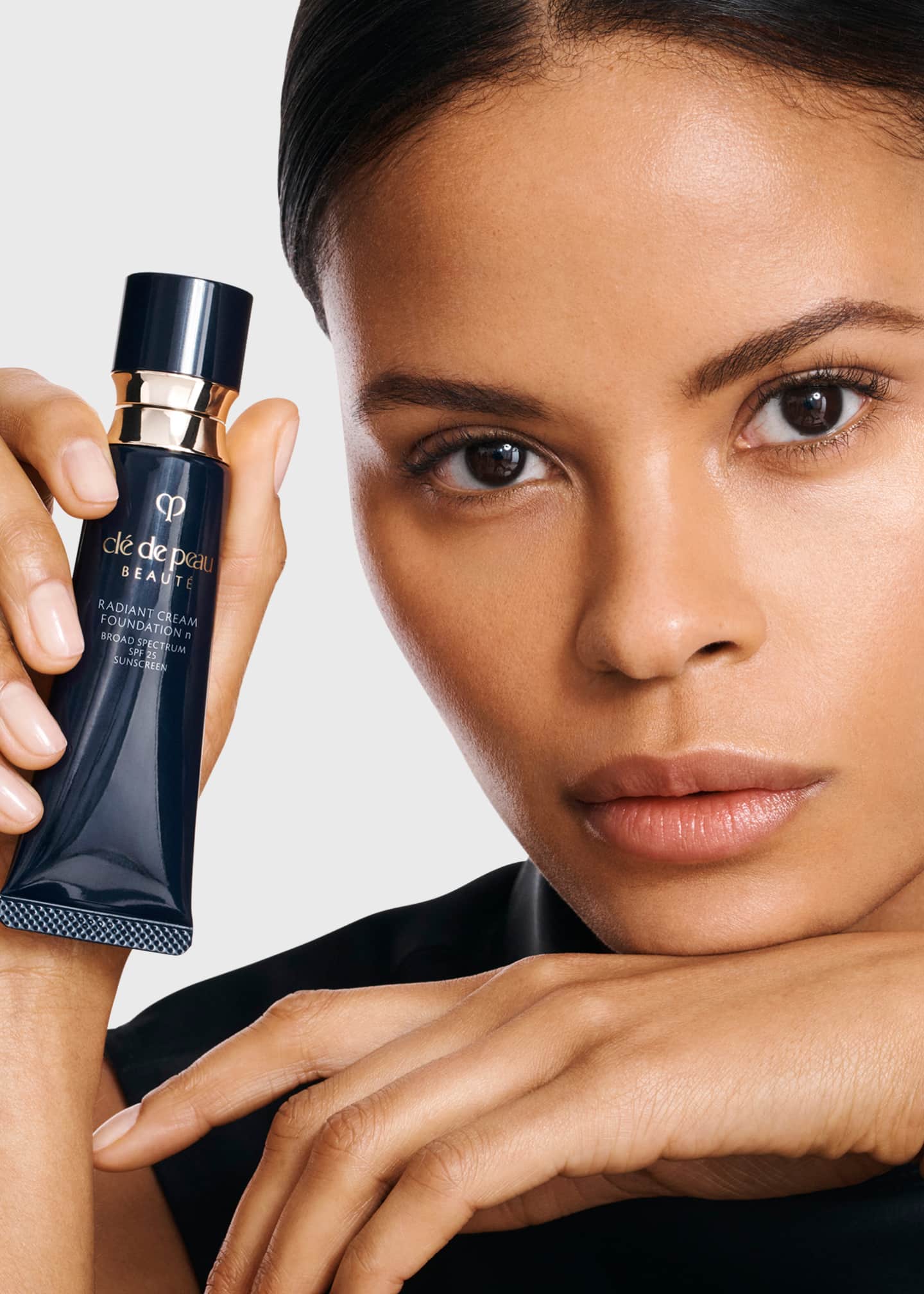 Radiant Cream Foundation SPF 25 | Clé de Peau Beauté