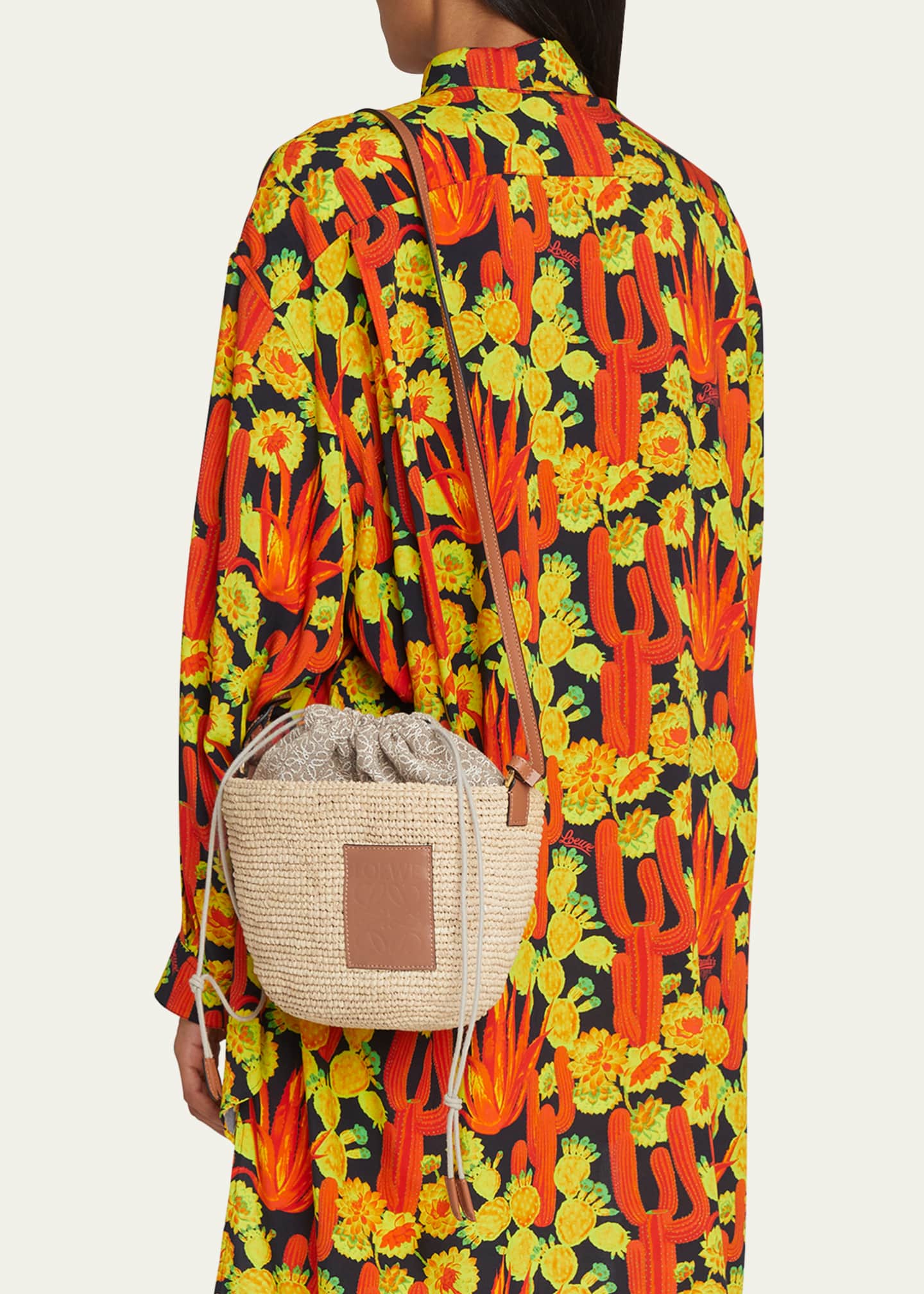 Loewe paula outlet drawstring pouch