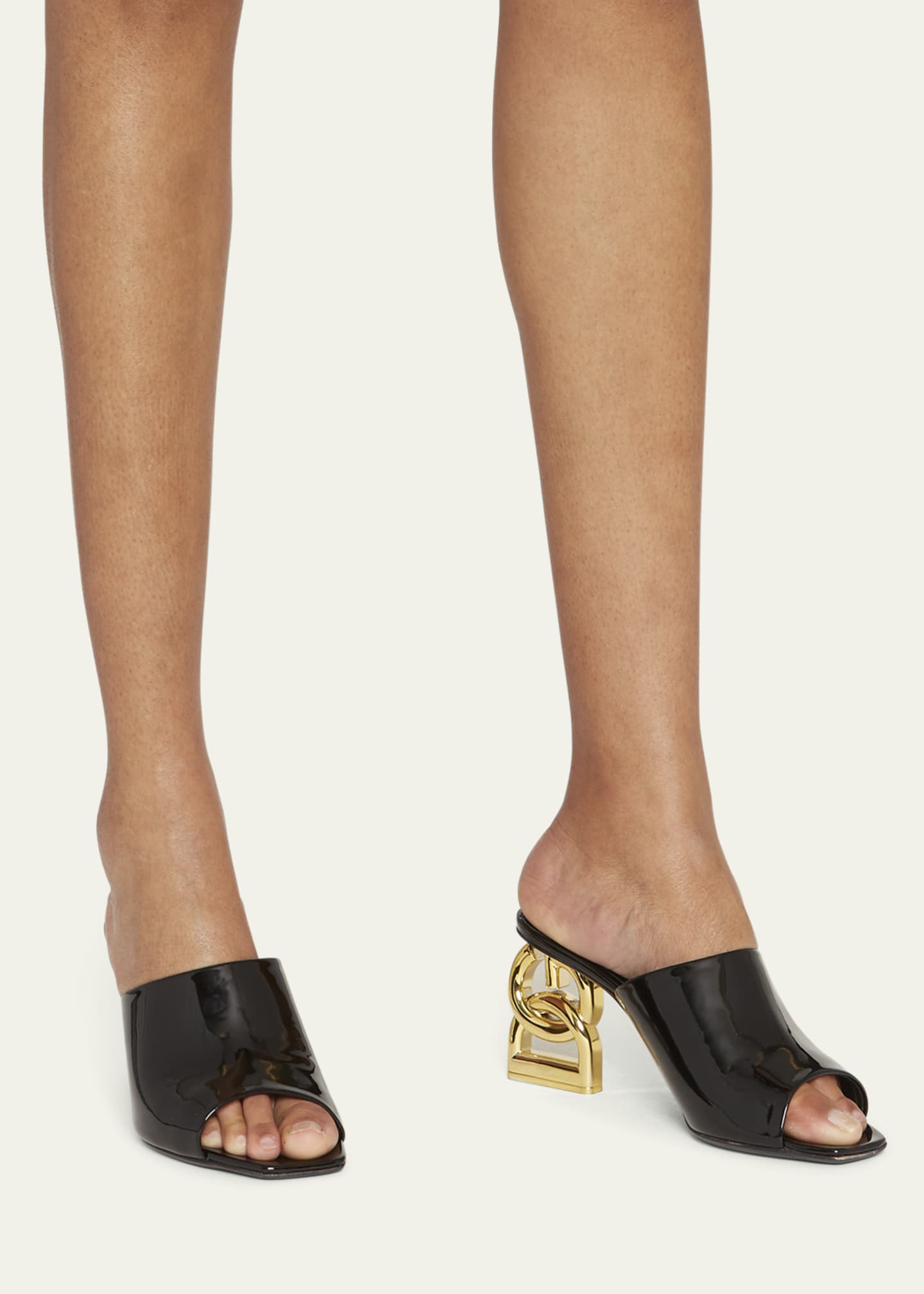 Patent leather mules with DG logo en Noir pour femme