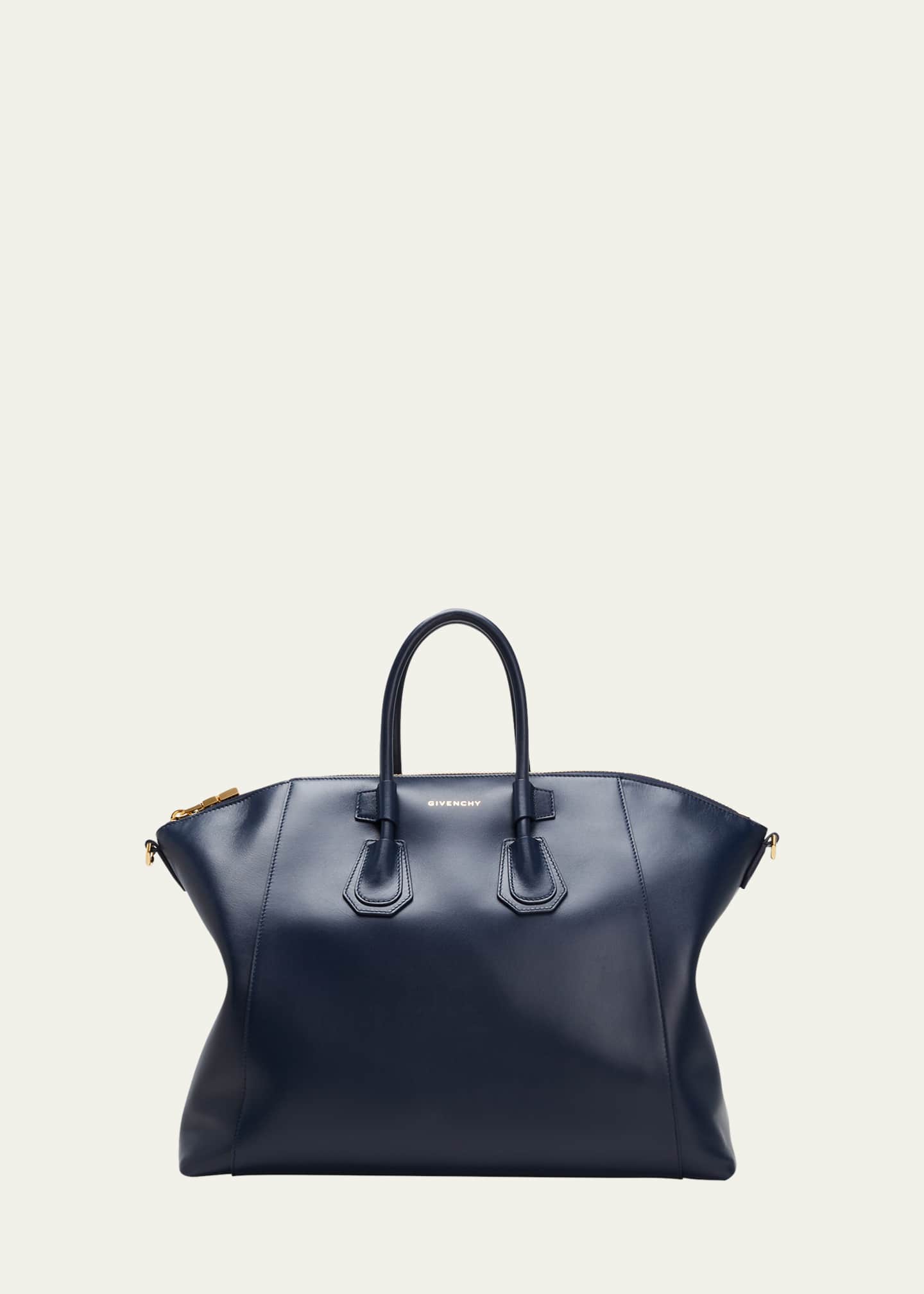 bank statistieken uitzetten Givenchy Medium Antigona Sport Shoulder Bag - Bergdorf Goodman