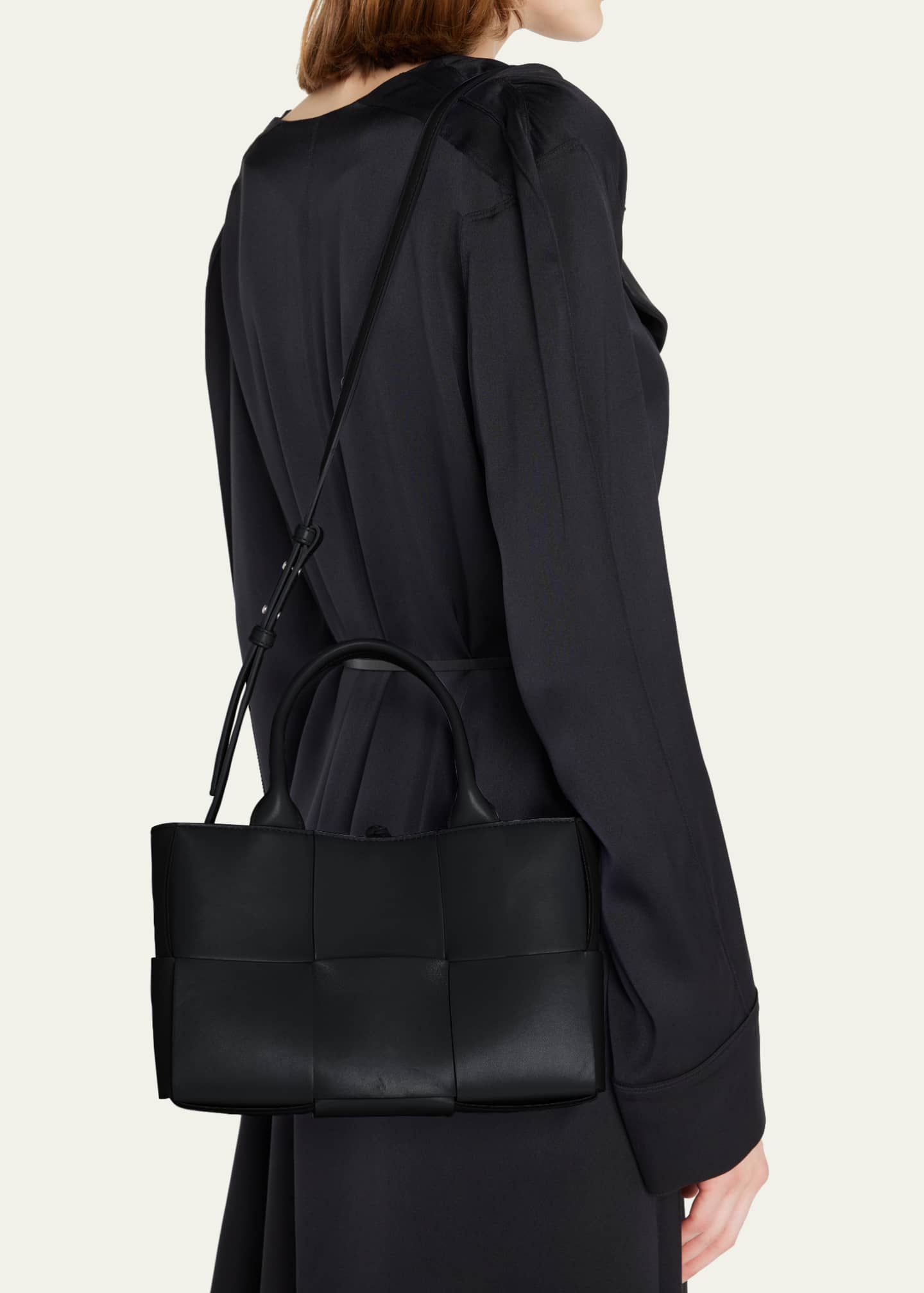 送関込み【BOTTEGA VENETA】Mini Arco Shopping Tote Bottega Veneta Mini Arco Shopping Tote Bag in Kiwi & Silver