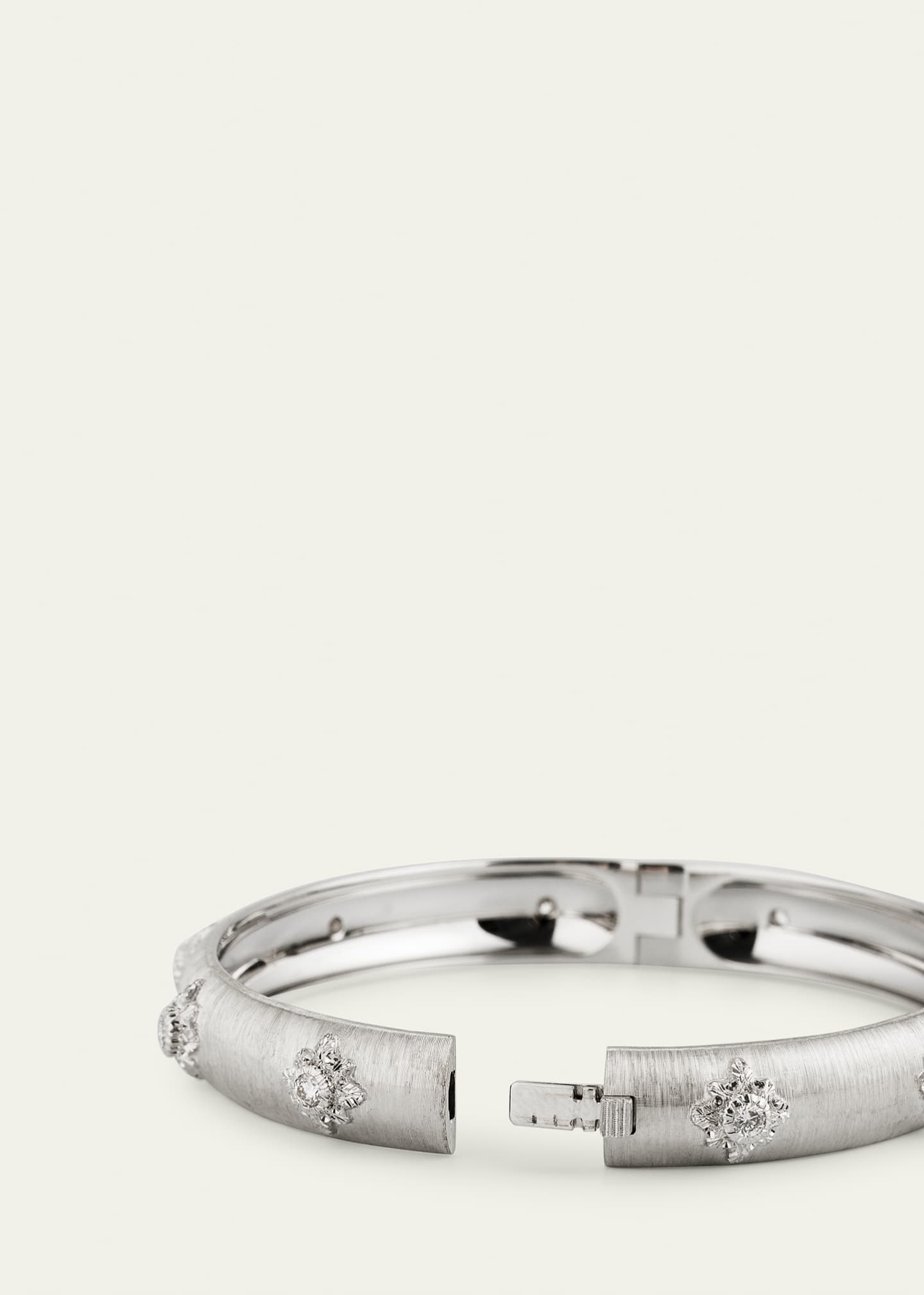 Buccellati Macri Bombe 18K White Gold Diamond Cuff, 8mm Image 4 of 4