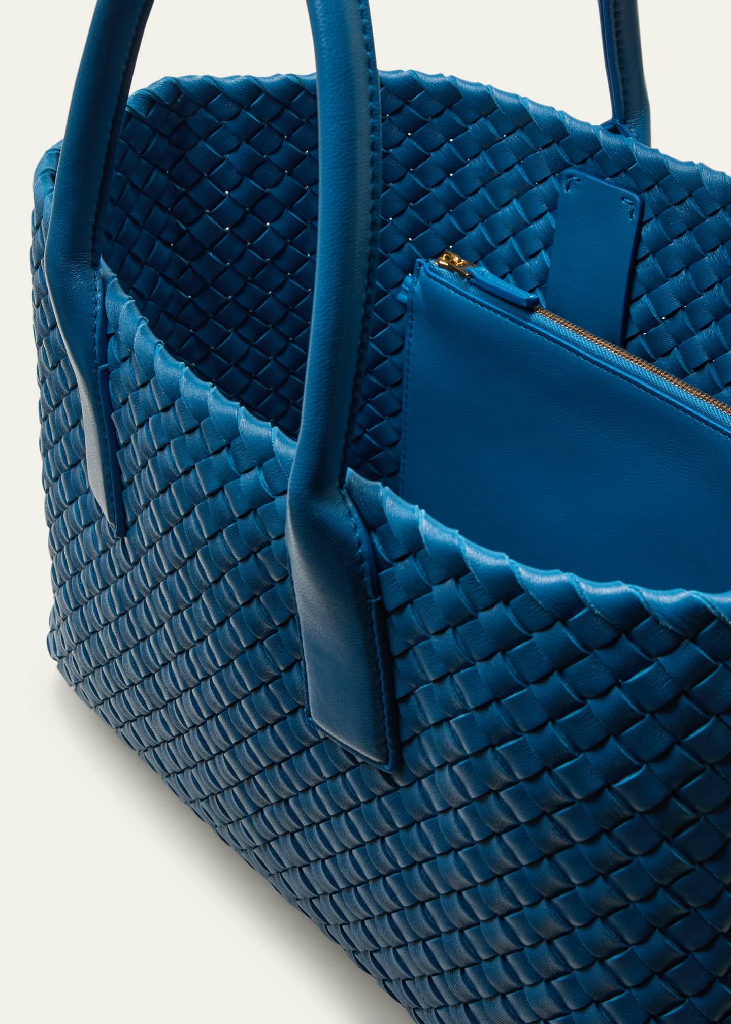 ハンドバッグ BOTTEGA VENETA CERULEAN BLUE LEATHER MINI CABAT HANDBAG BOTTEGA VENETA Cabat mini intrecciato leather tote | NET-A