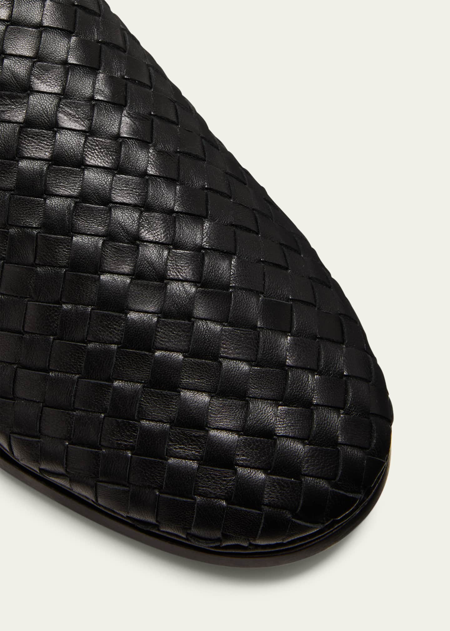 Intrecciato Leather Slippers in Black - Bottega Veneta