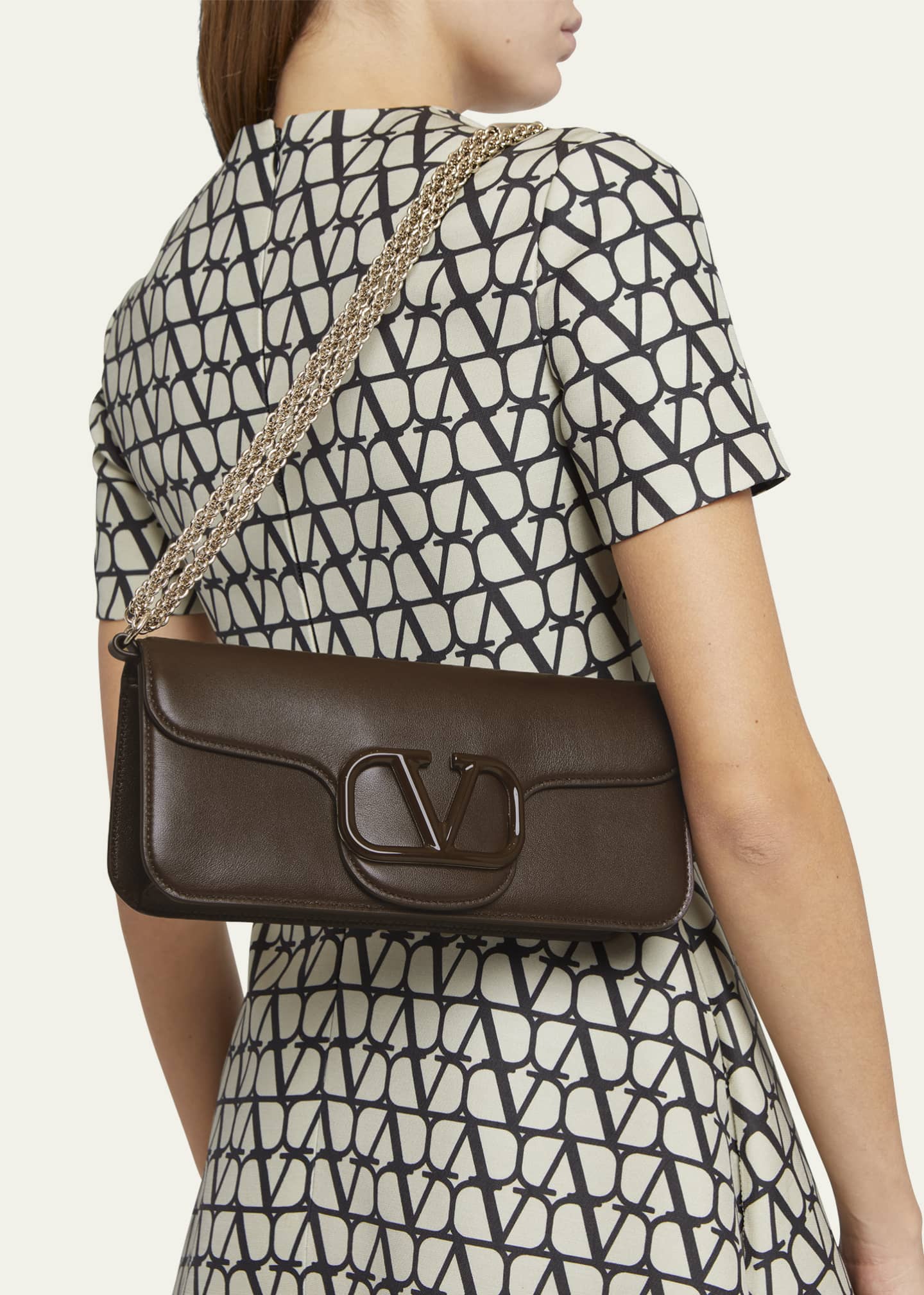 VALENTINO GARAVANI VLOGO leather shoulder bag in 2023  Valentino bags,  Leather shoulder bag, Valentino purse