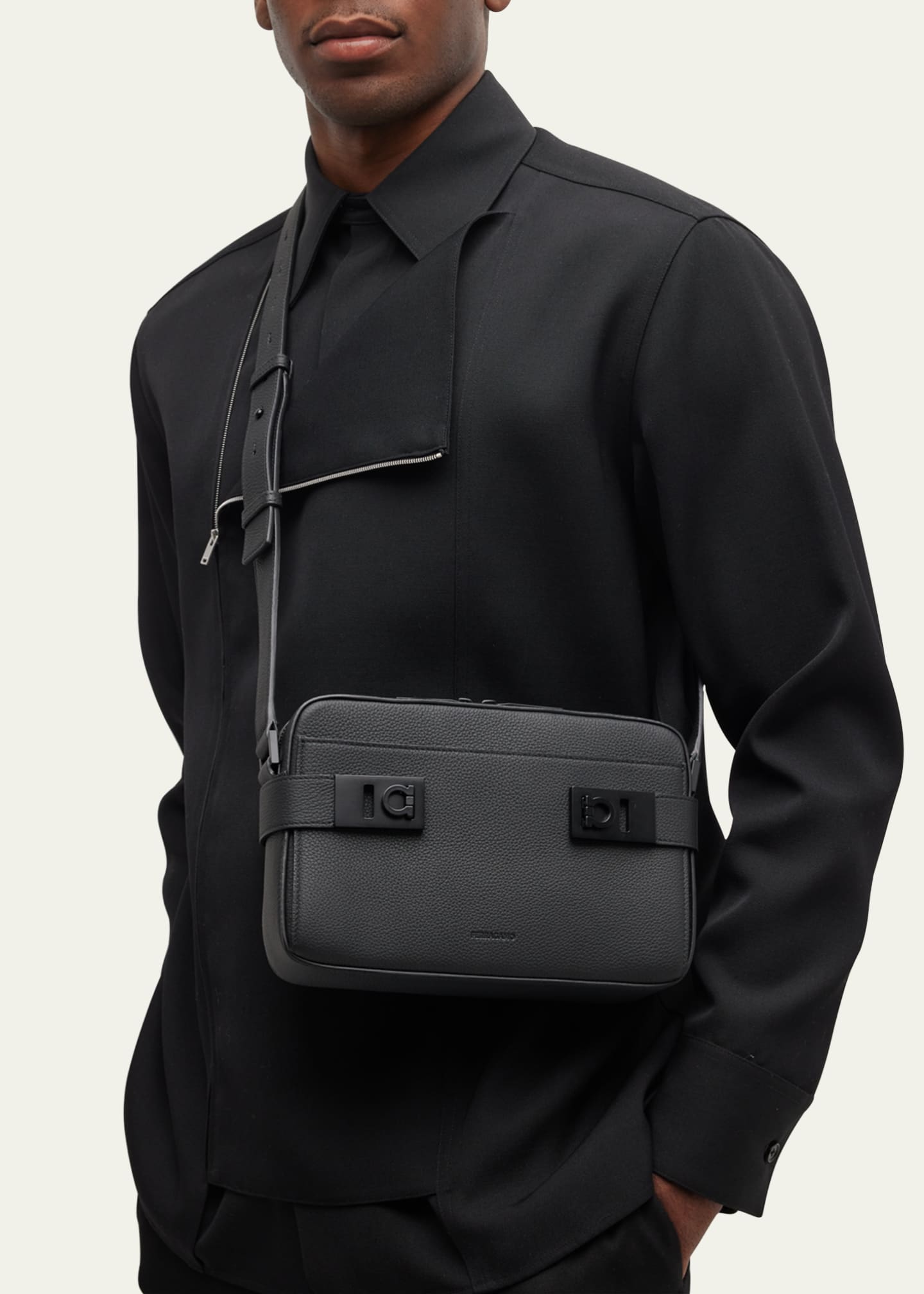 Ferragamo - Men's Gancini Shoulder Bag Messenger - Black - Leather