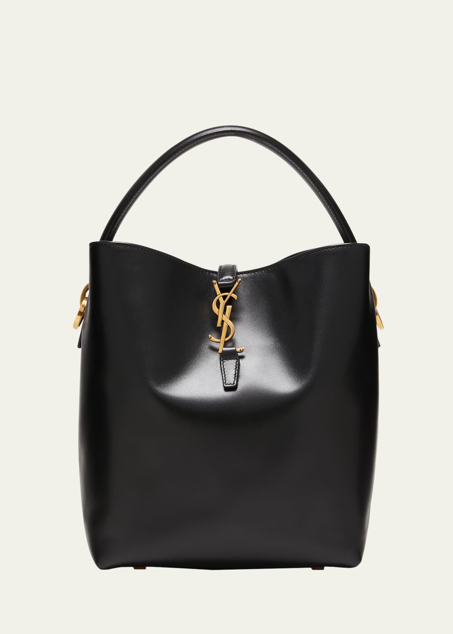 Bucket bag luxury store