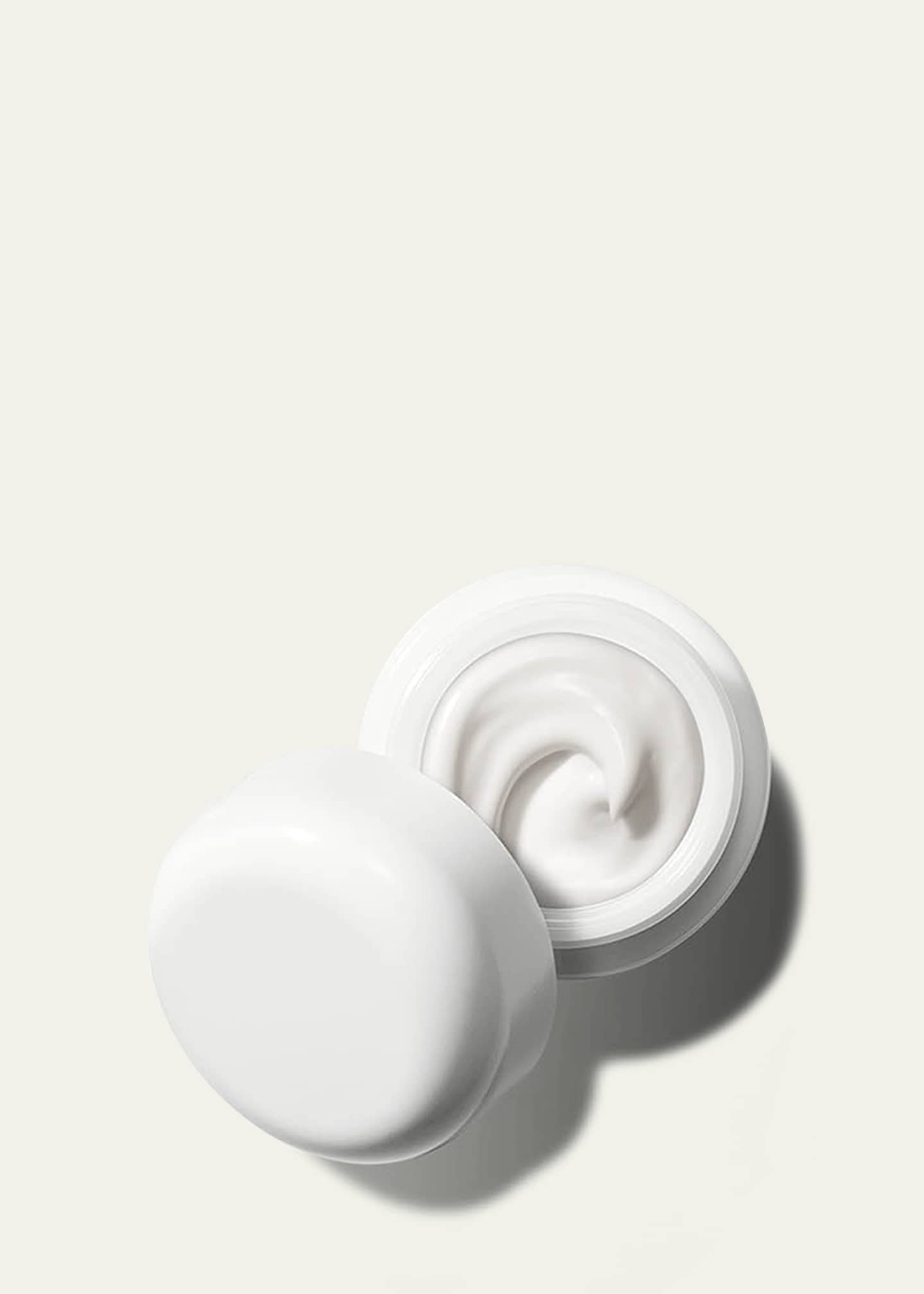 La Mer The Moisturizing Soft Cream, 1.0 oz. Image 2 of 5
