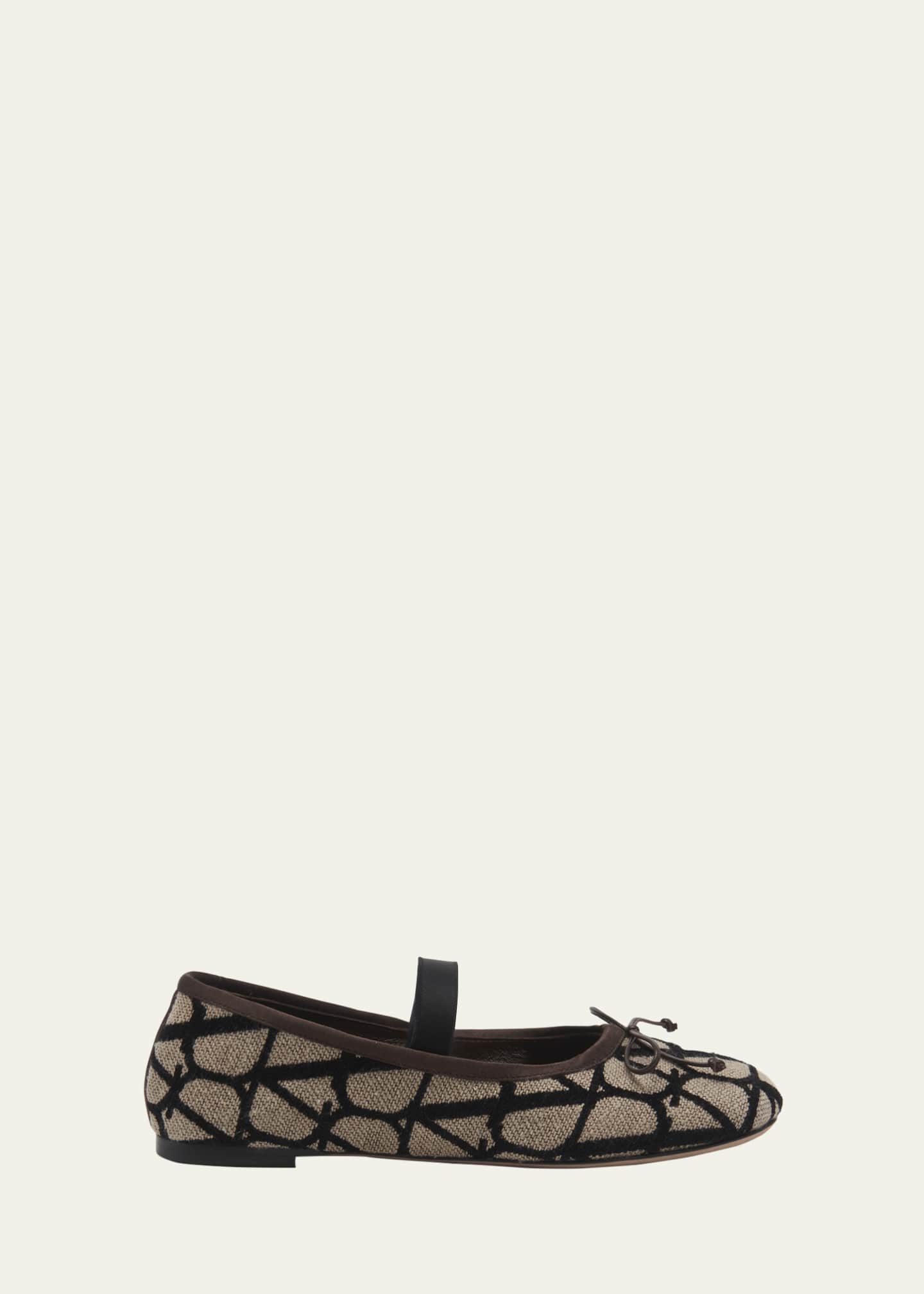 Valentino garavani hot sale flats