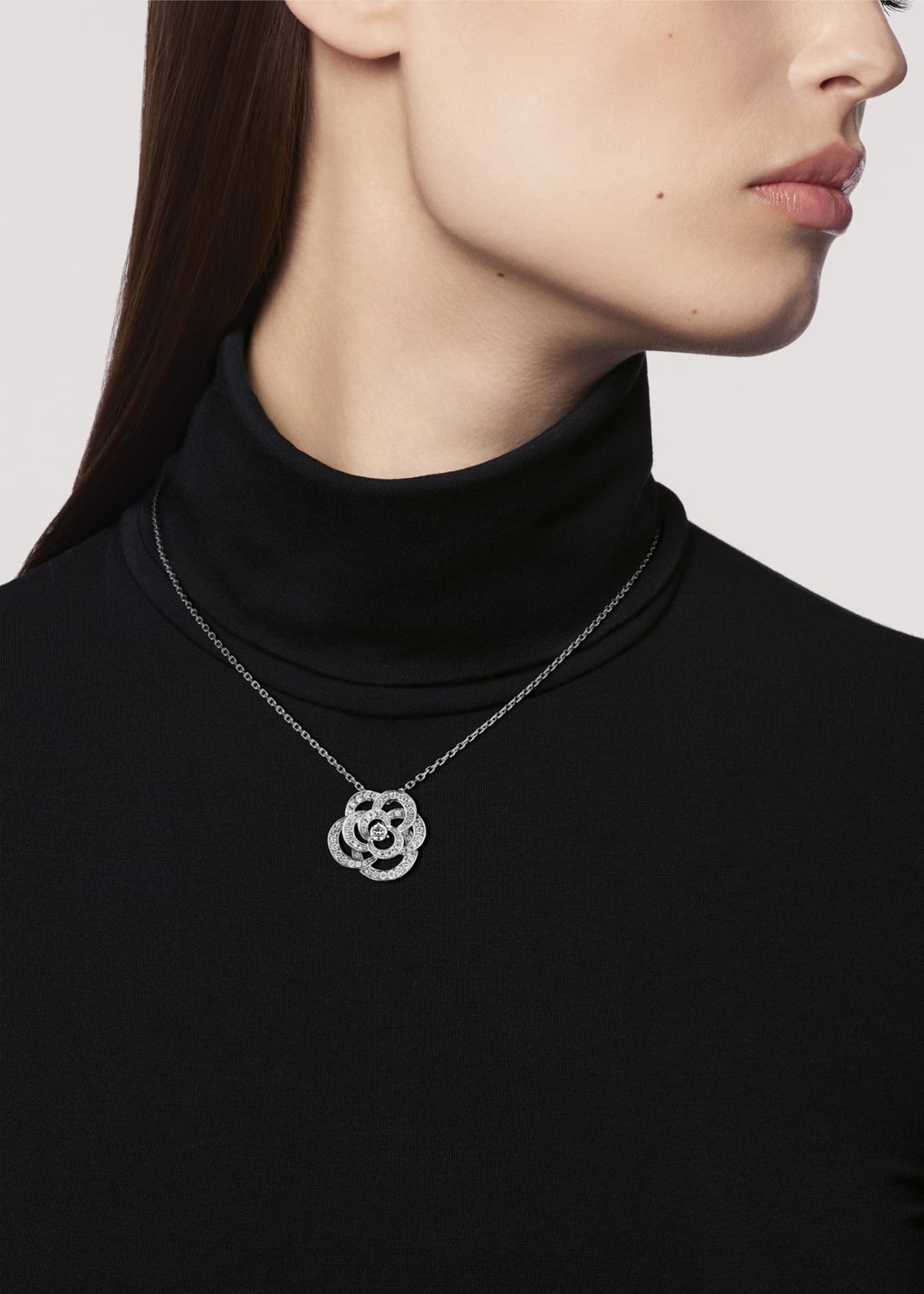 CHANEL FIL DE CAMÉLIA NECKLACE Image 2 of 4
