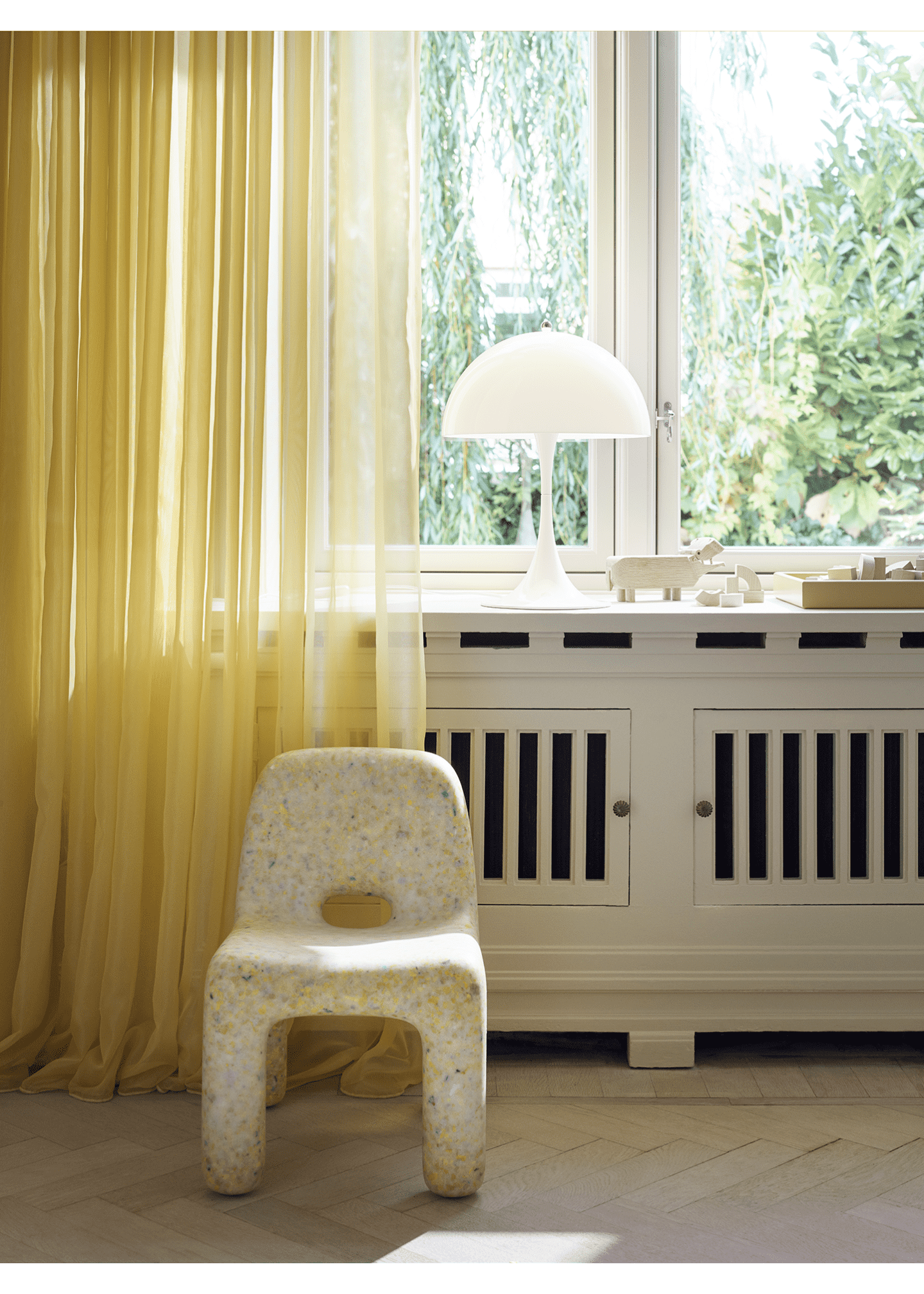 Louis Poulsen Panthella 320 Table Lamp, White Opal Acrylic Image 4 of 4