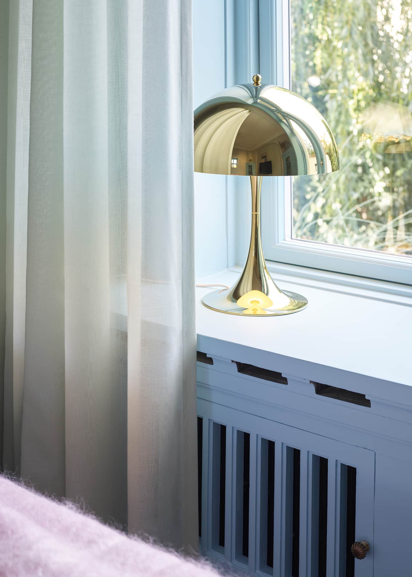 Louis Poulsen Panthella 320 Table Lamp, Metalized Brass Image 5 of 5