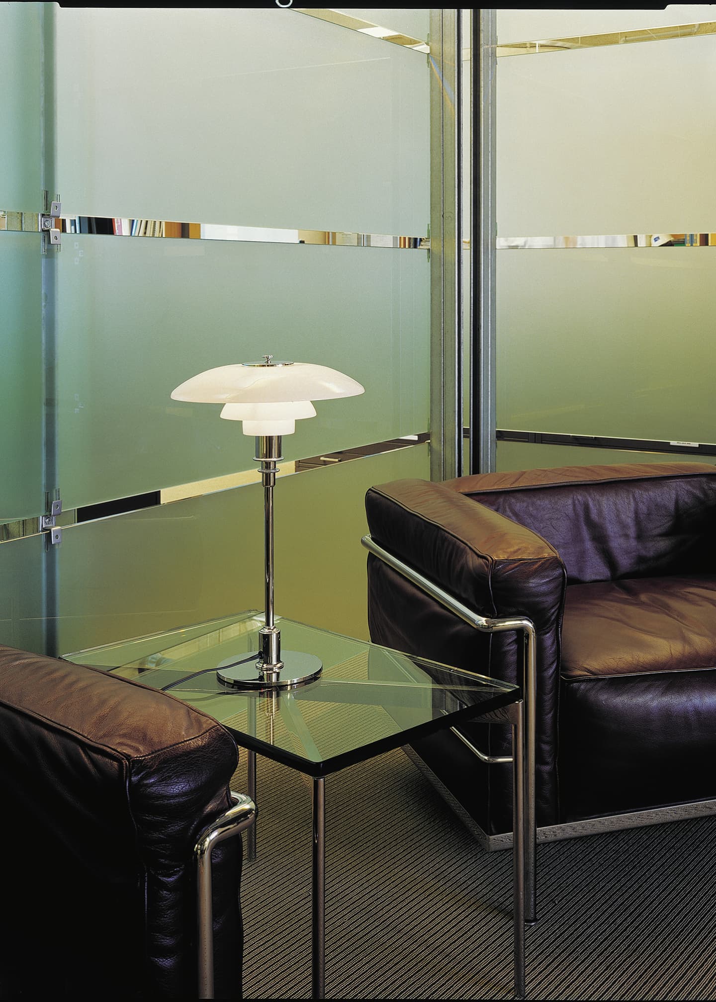 Louis Poulsen PH 3/2 High-Lustre Table Lamp Image 3 of 5