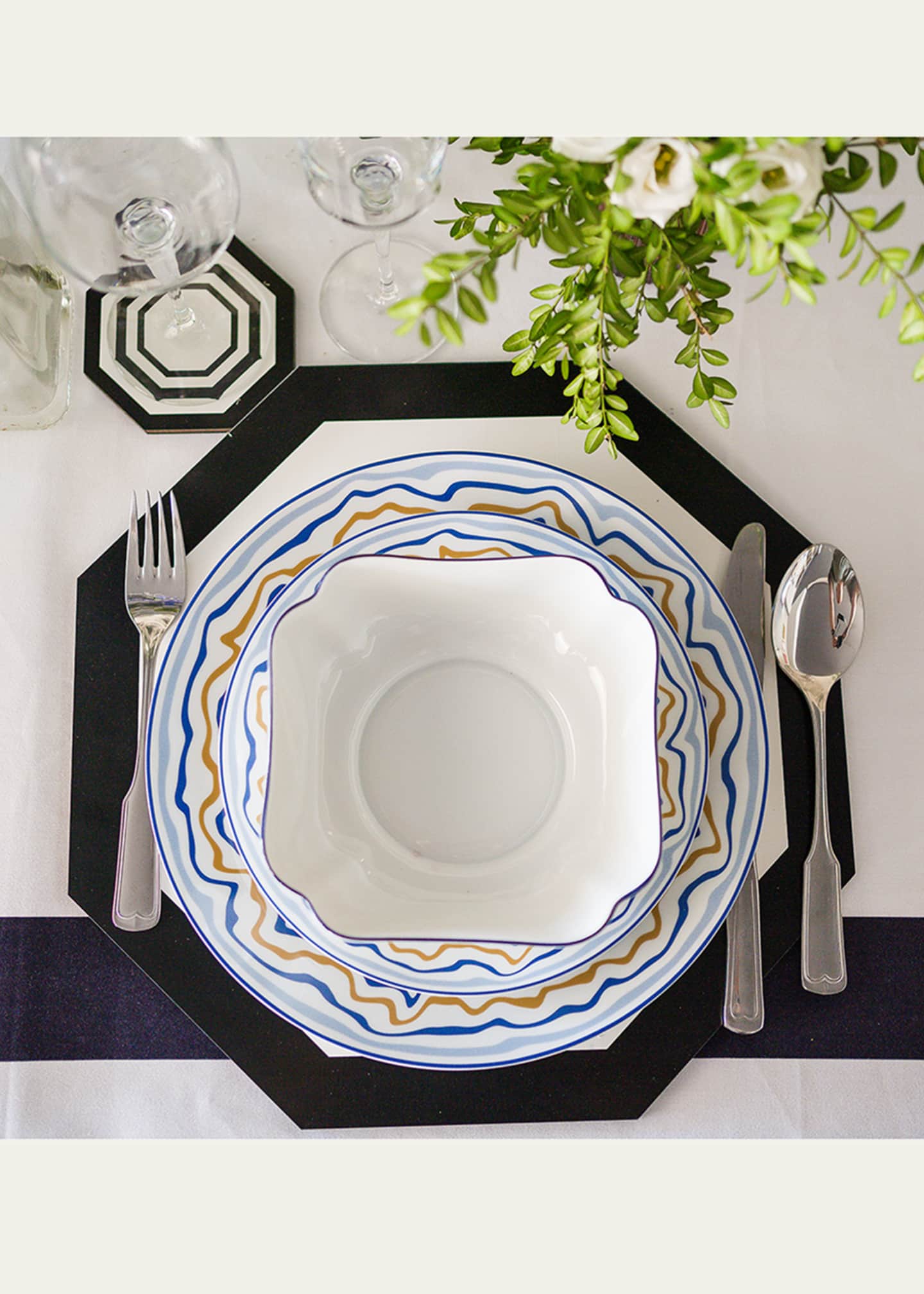 The Lino Lio Dinner Plates, Set of 4 Image 2 of 2