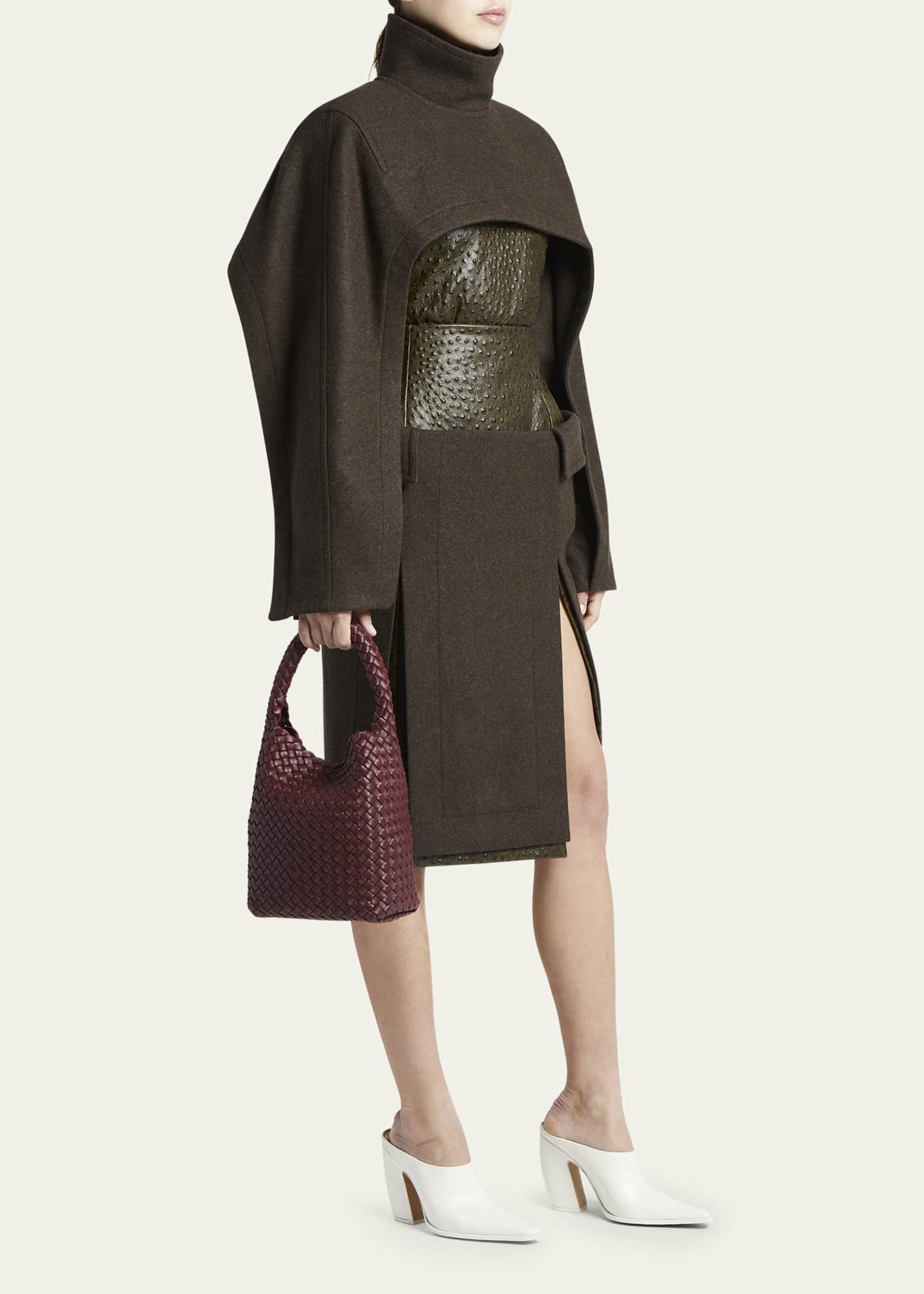 ショルダーバッグ・ポシェット BOTTEGA VENETA CAPPUCCINO SUEDE SMALL CABAT BUCKET BAG Bottega Veneta Small Cabat Bucket Bag - Bergdorf Goodman