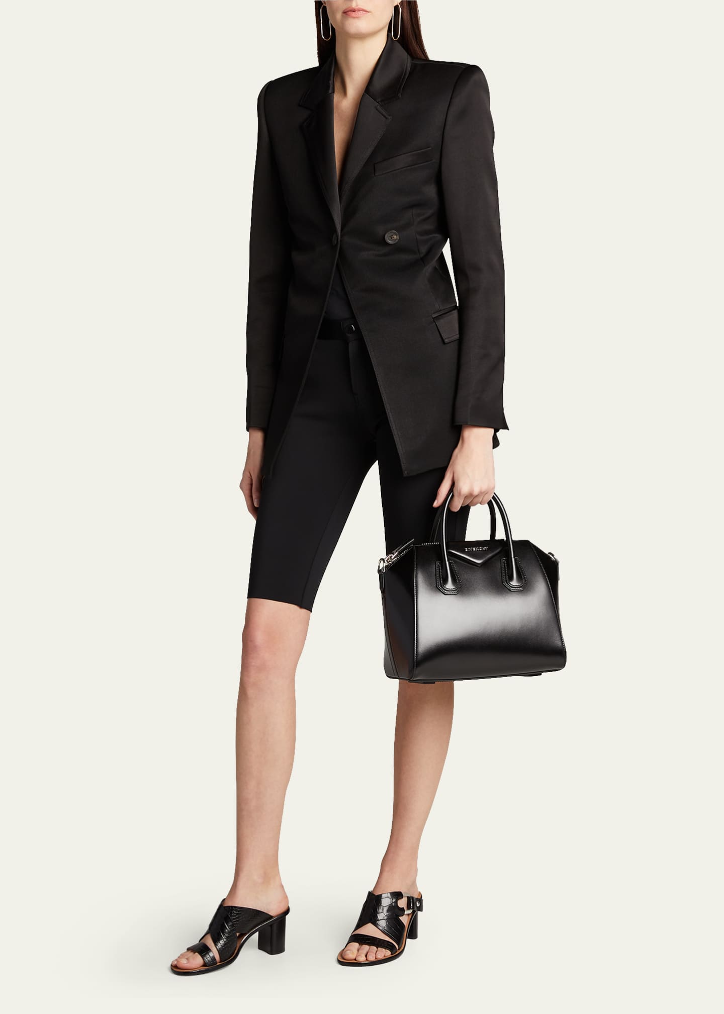 Givenchy antigona mini bag black  Givenchy antigona mini, Pretty outfits, Givenchy  antigona