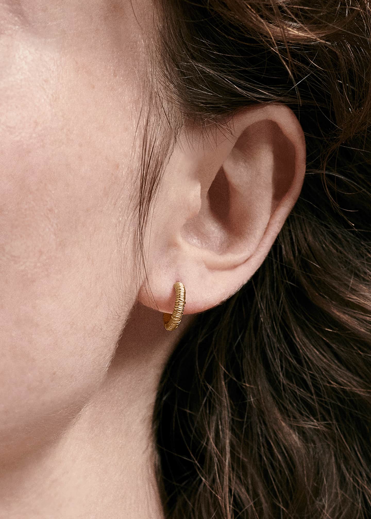 Oscar Massin Filigree 18K Recycled Yellow Gold Small Hoop Earrings Image 2 of 5
