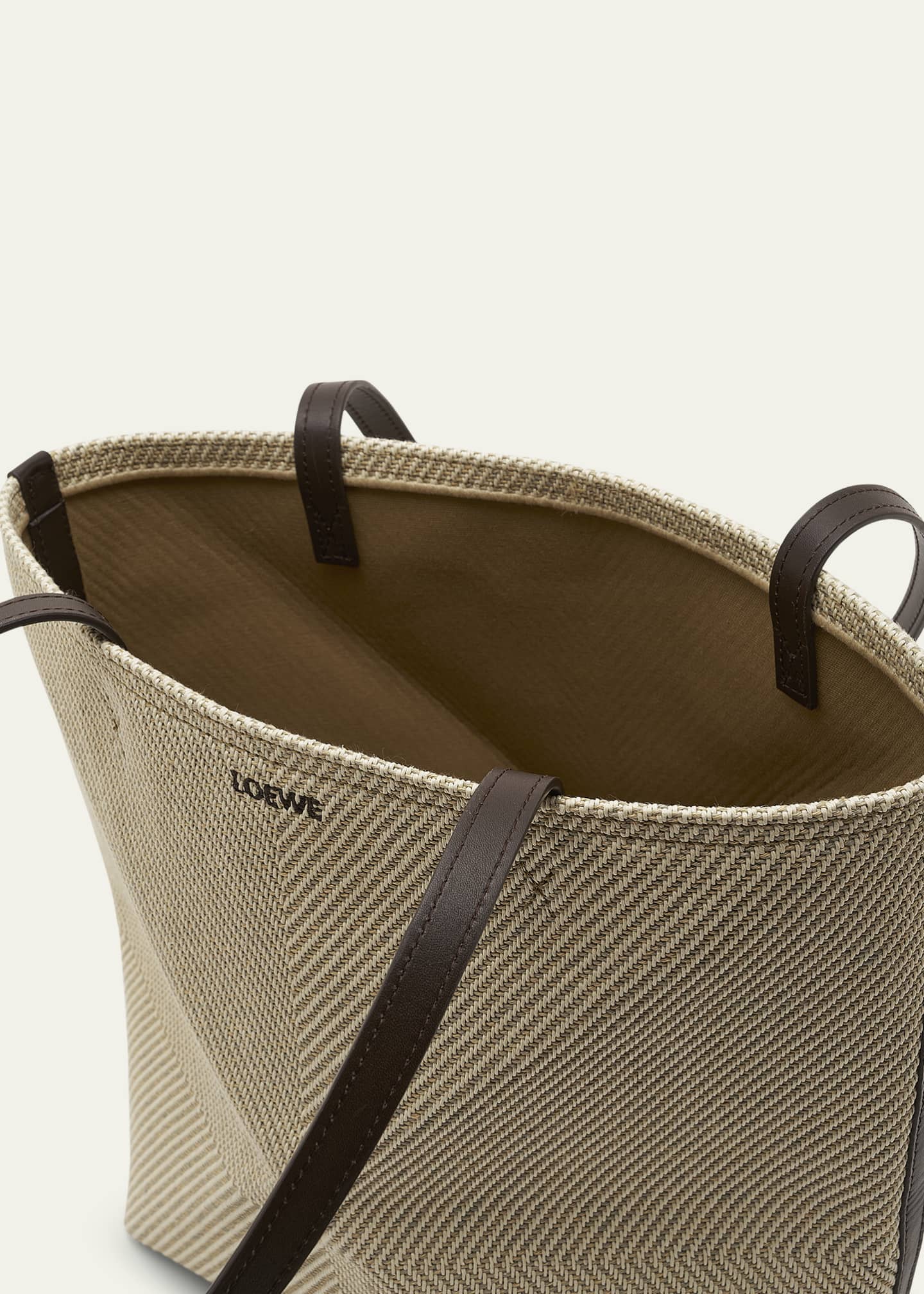 Loewe beach sales bag medium