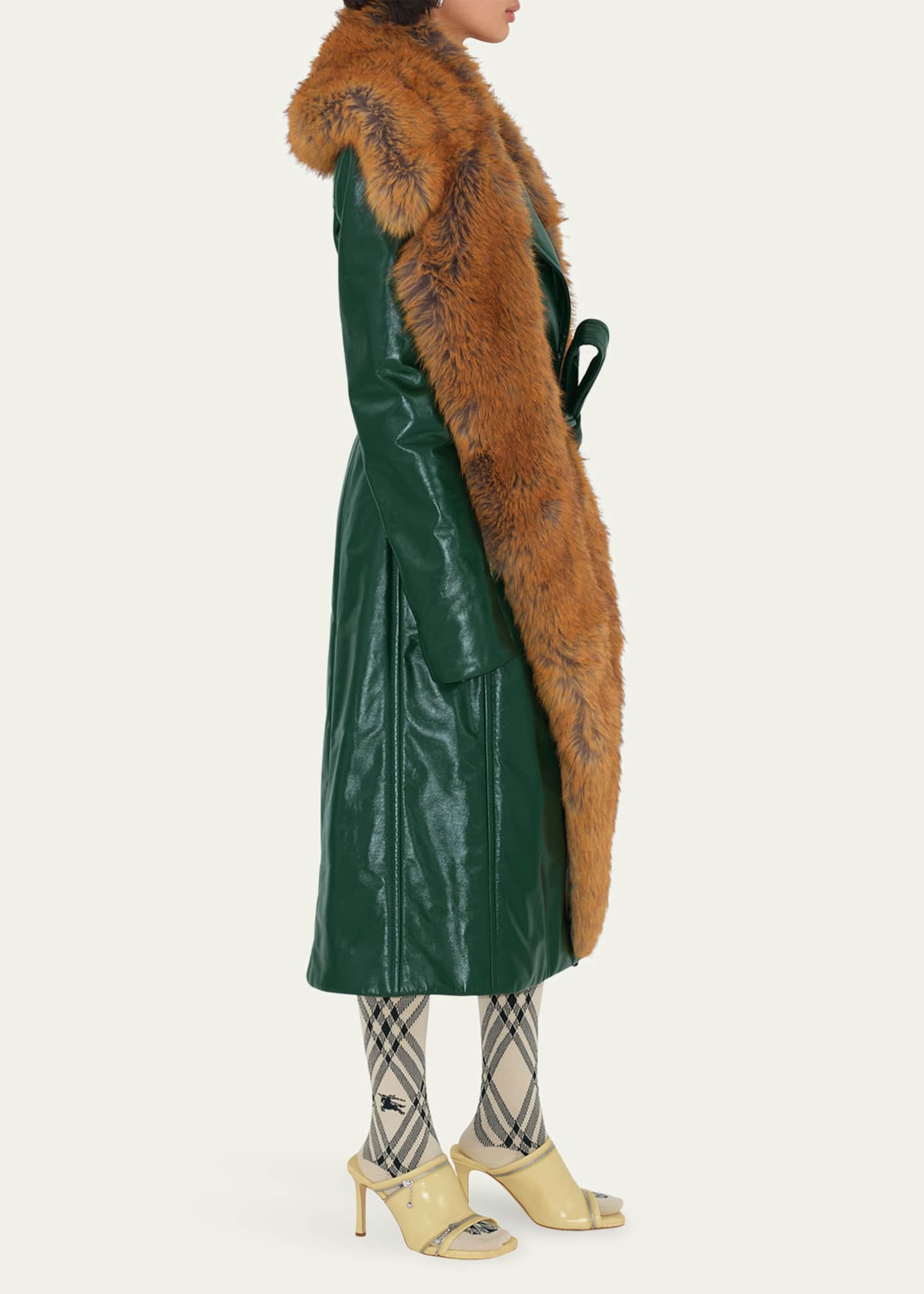 Burberry store fur scarf