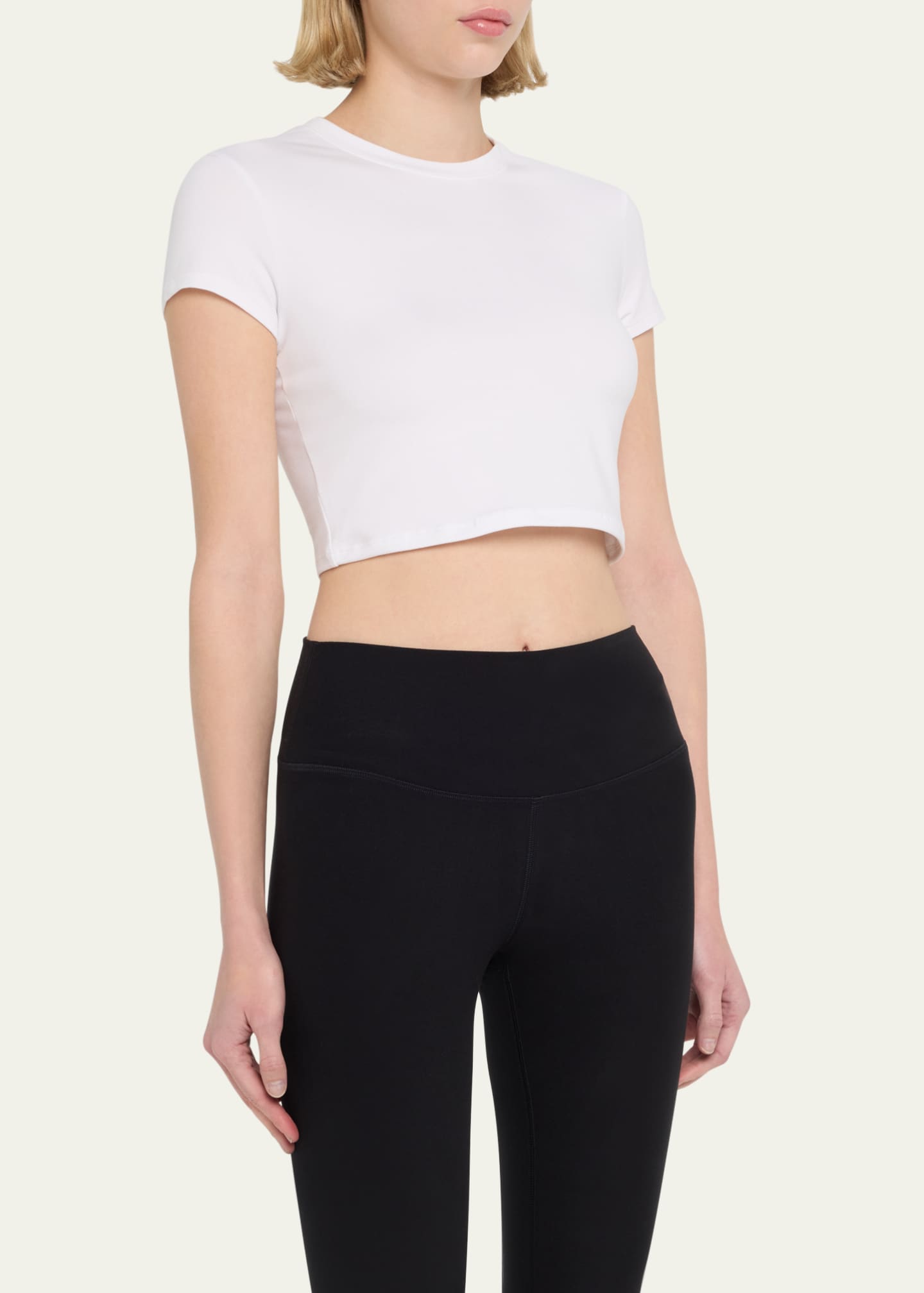 ALO Yoga アロソフト クロップ フィネス ショートスリーブ Alosoft Crop Finesse Short Sleeve - Black | ALO