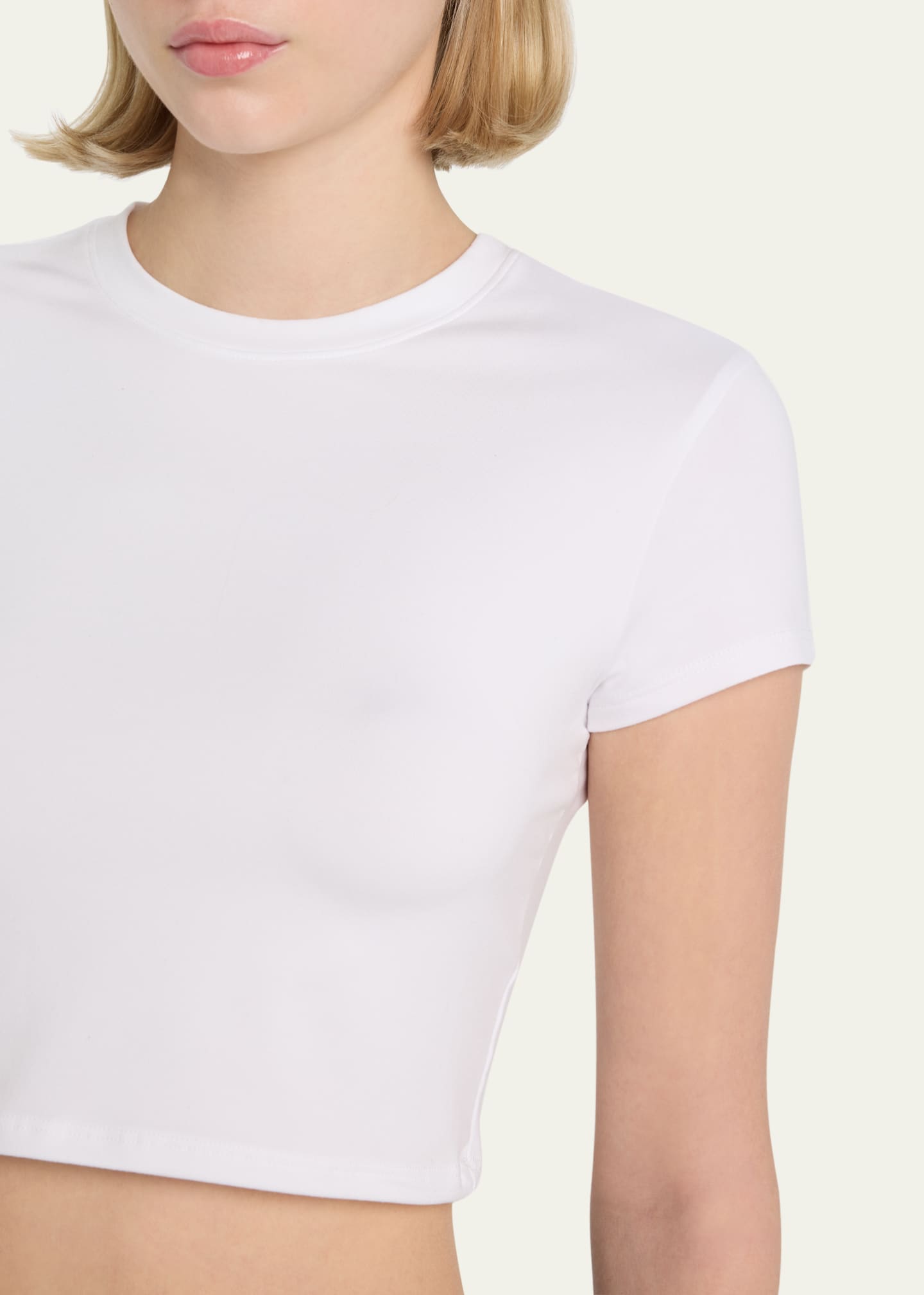 ALO Yoga アロソフト クロップ フィネス ショートスリーブ Alosoft Crop Finesse Short Sleeve - Black | ALO
