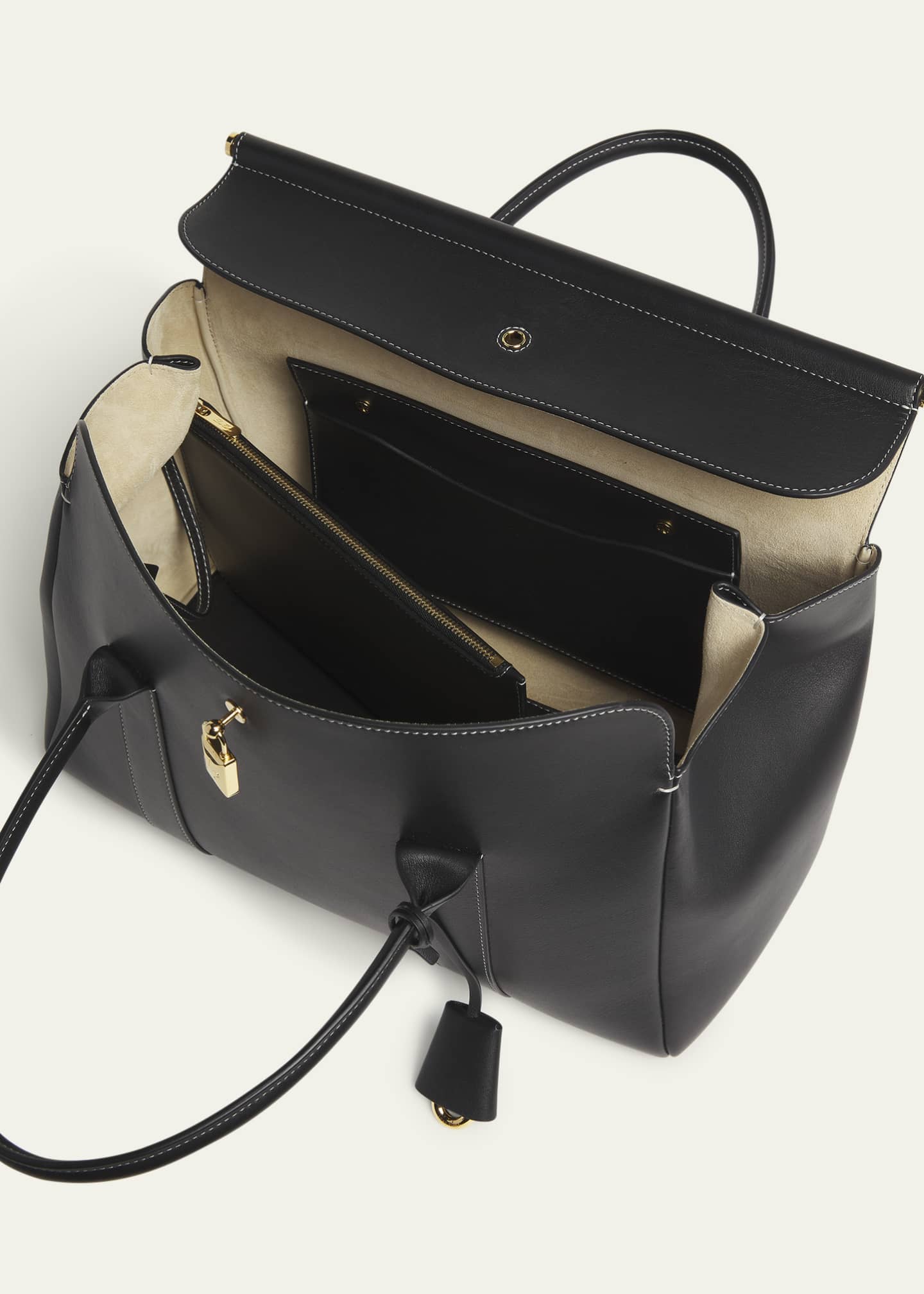 LOOM BAG 32 IN BLACK SMOOTH CALFSKIN WITH GOLD HARDWARE