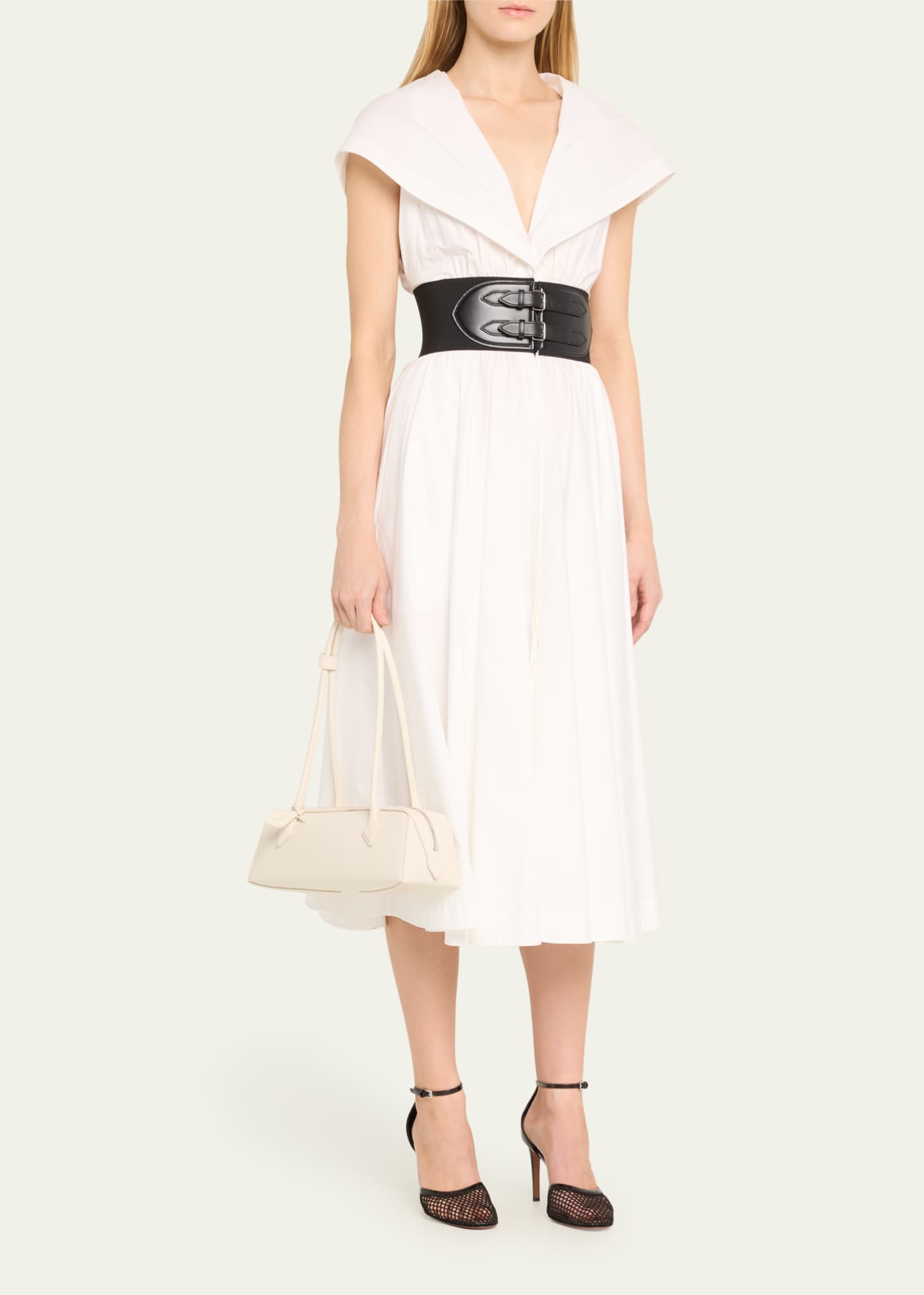 ALAIA Le Teckel Medium Shoulder Bag in Goatskin Image 5 of 6