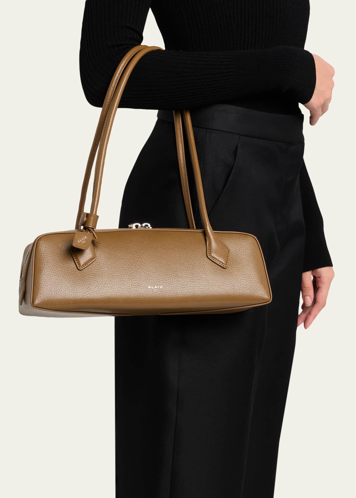 Alaïa LE TECKEL ミディアム　シャイニーゴートスキン Le Teckel Medium Shoulder Bag in Goatskin | Neiman Marcus