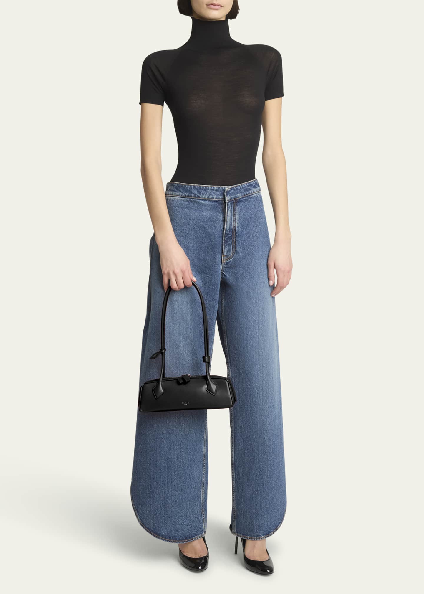ALAIA Le Teckel Small Shoulder Bag in Leather Image 5 of 5