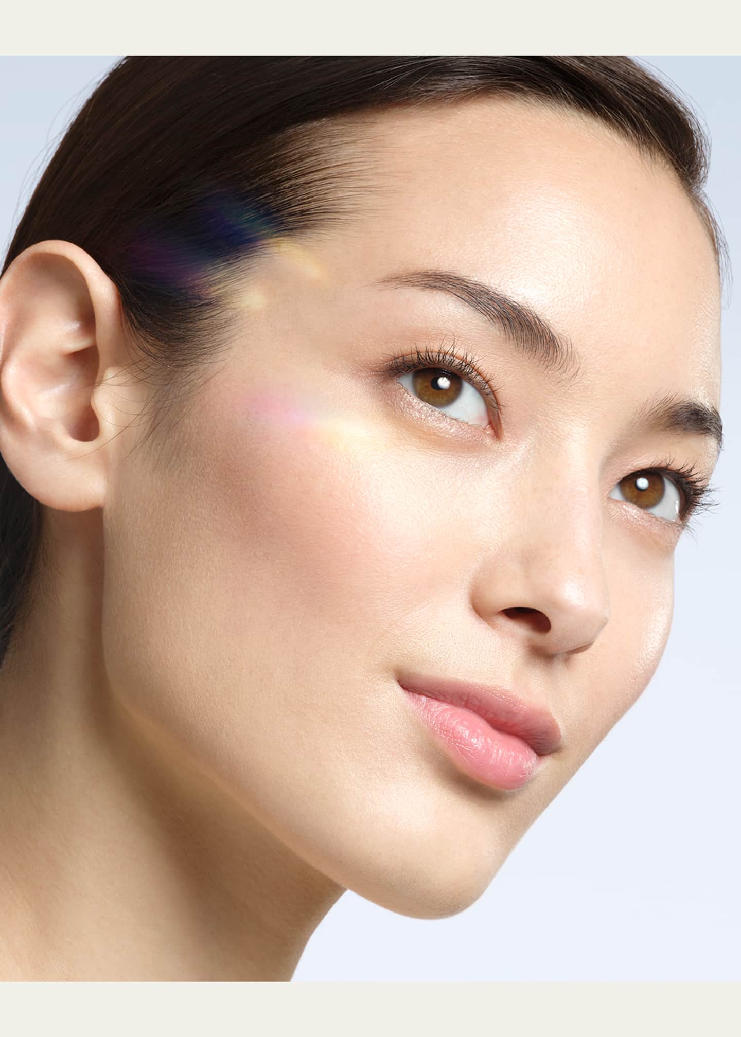 Cle de Peau Beaute Refining Pressed Powder Image 4 of 5