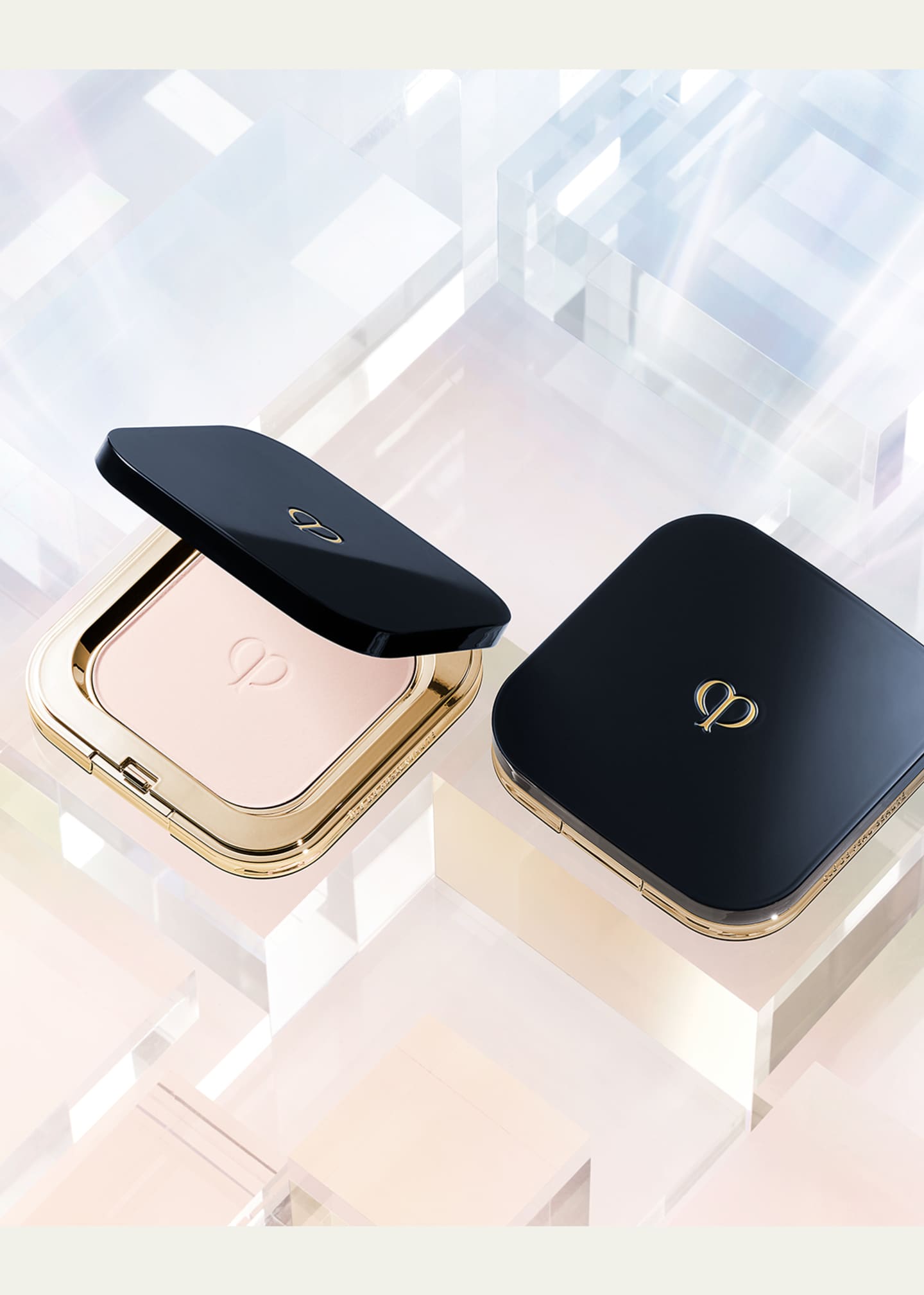 Cle de Peau Beaute Refining Pressed Powder Image 5 of 5