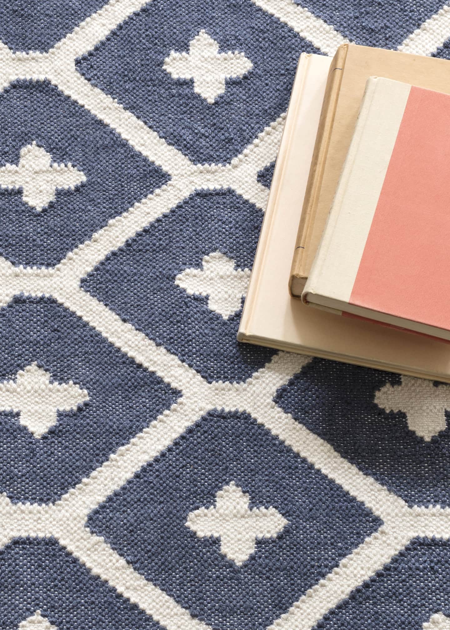 Annie Selke Elizabeth Navy Handwoven Indoor/Outdoor Rug, 4' x 6' Image 2 of 5
