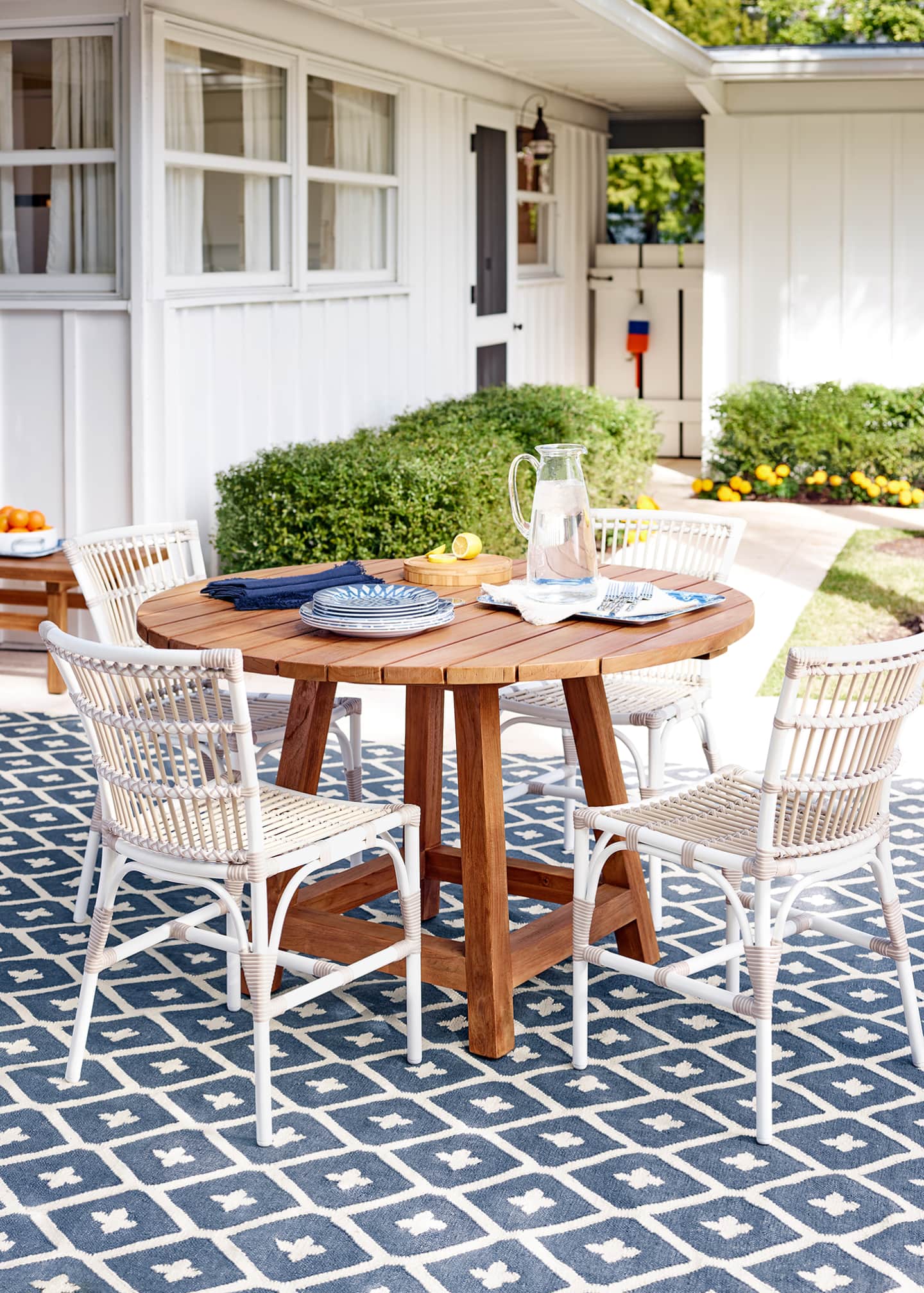 Annie Selke Elizabeth Navy Handwoven Indoor/Outdoor Rug, 4' x 6' Image 3 of 5
